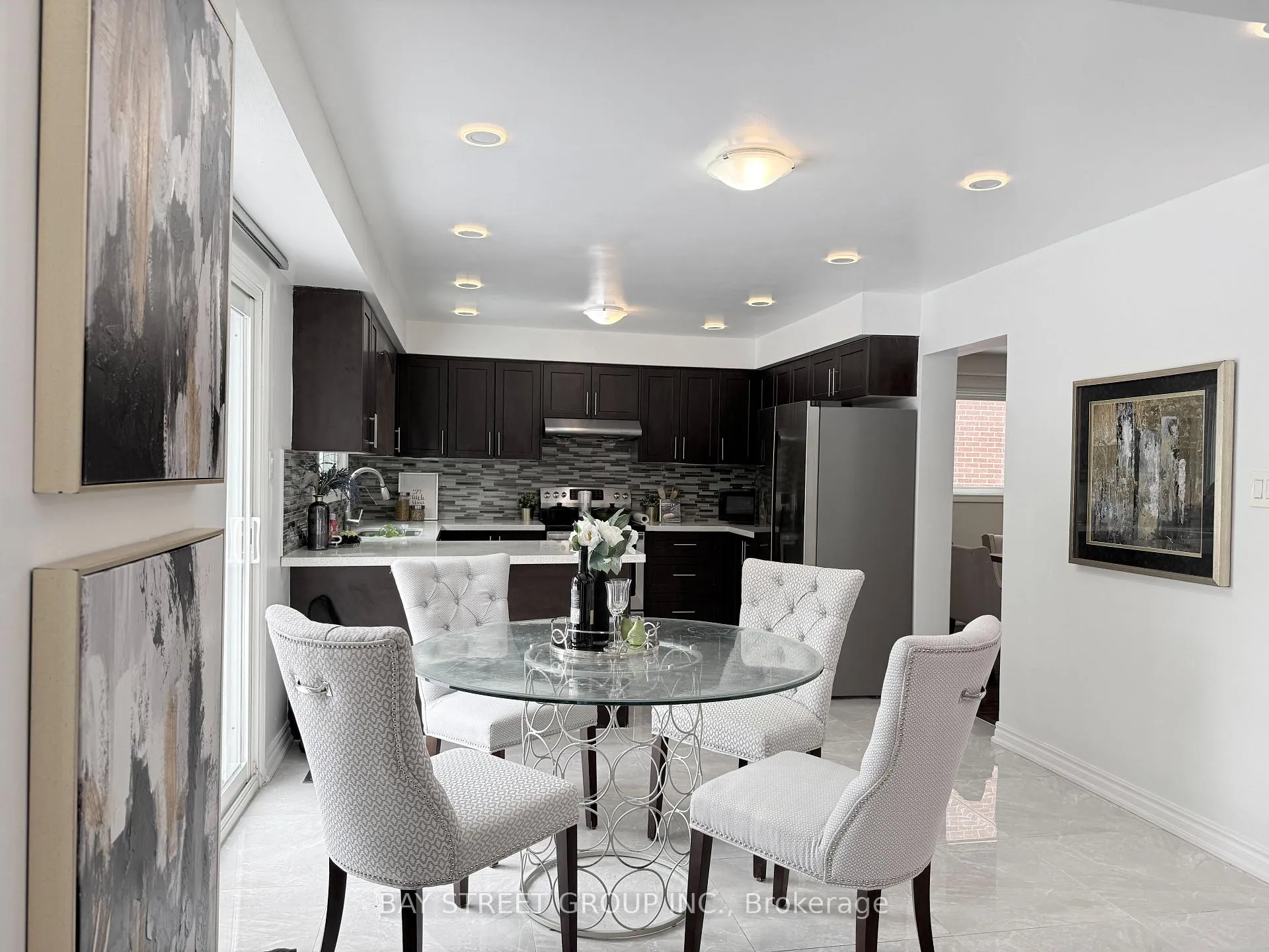 Photo 8 of 212 risebrough Circuit, Markham, Milliken Mills West — HOMEH