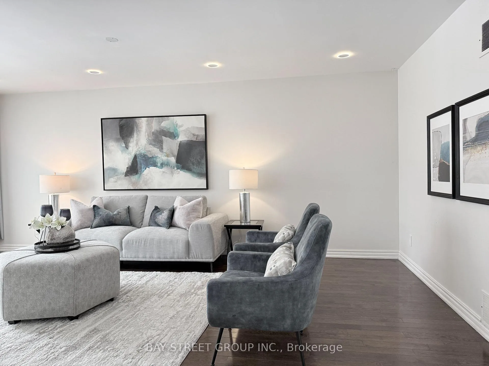 Photo 10 of 212 risebrough Circuit, Markham, Milliken Mills West — HOMEH