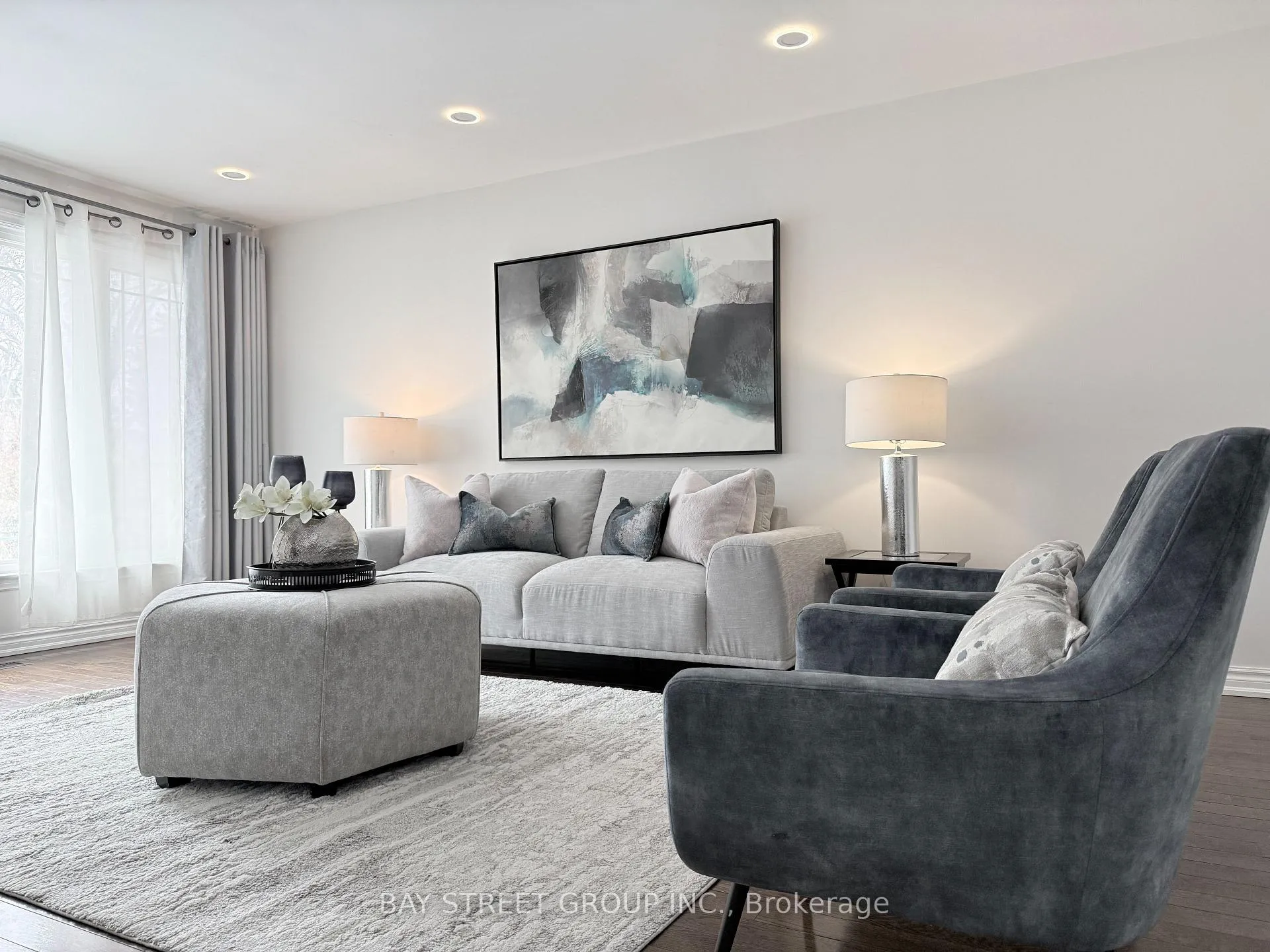 Photo 11 of 212 risebrough Circuit, Markham, Milliken Mills West — HOMEH