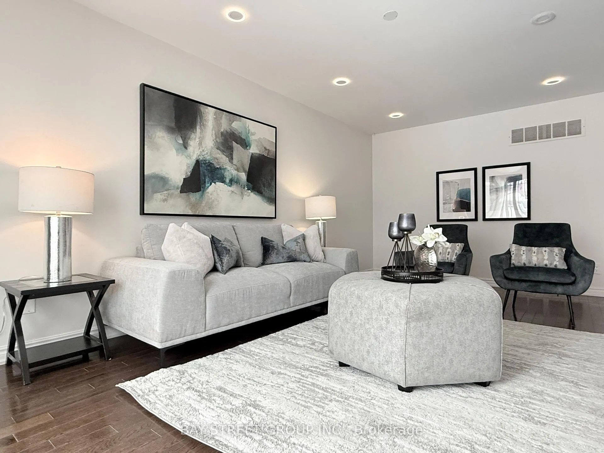 Photo 12 of 212 risebrough Circuit, Markham, Milliken Mills West — HOMEH