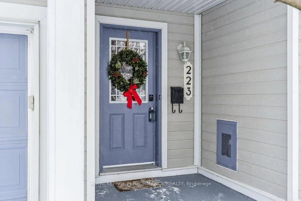 Photo 4 of 223 Catamount Court, Ottawa, Kanata - Emerald Meadows/Trailwest — HOMEH