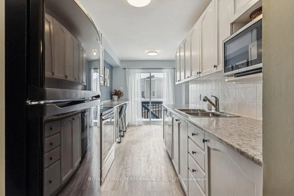 Photo 10 of 223 Catamount Court, Ottawa, Kanata - Emerald Meadows/Trailwest — HOMEH