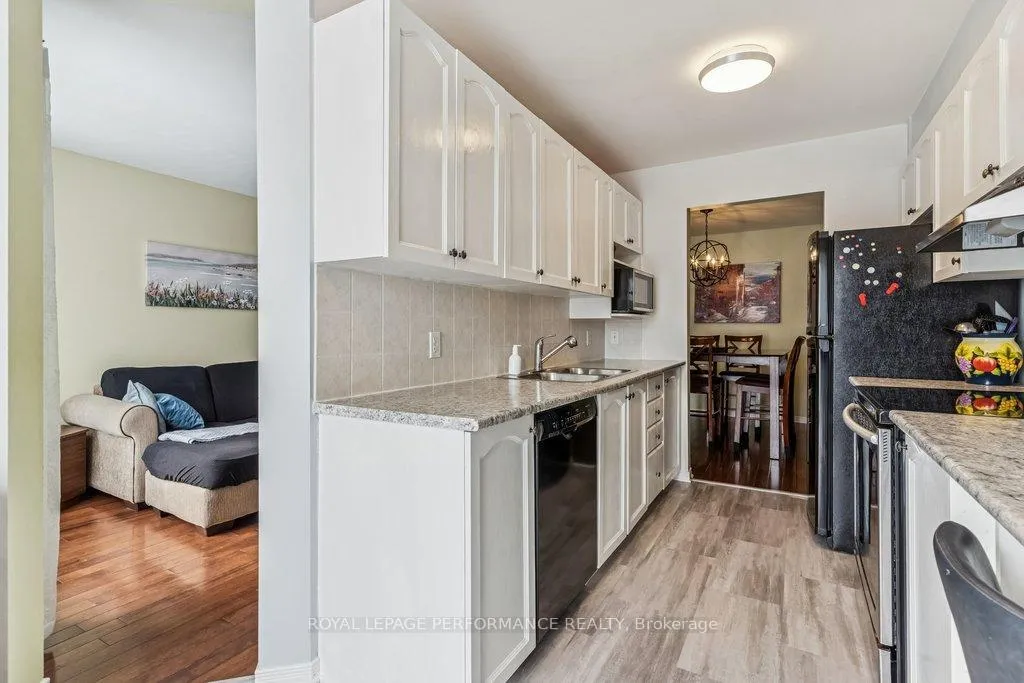 Photo 12 of 223 Catamount Court, Ottawa, Kanata - Emerald Meadows/Trailwest — HOMEH