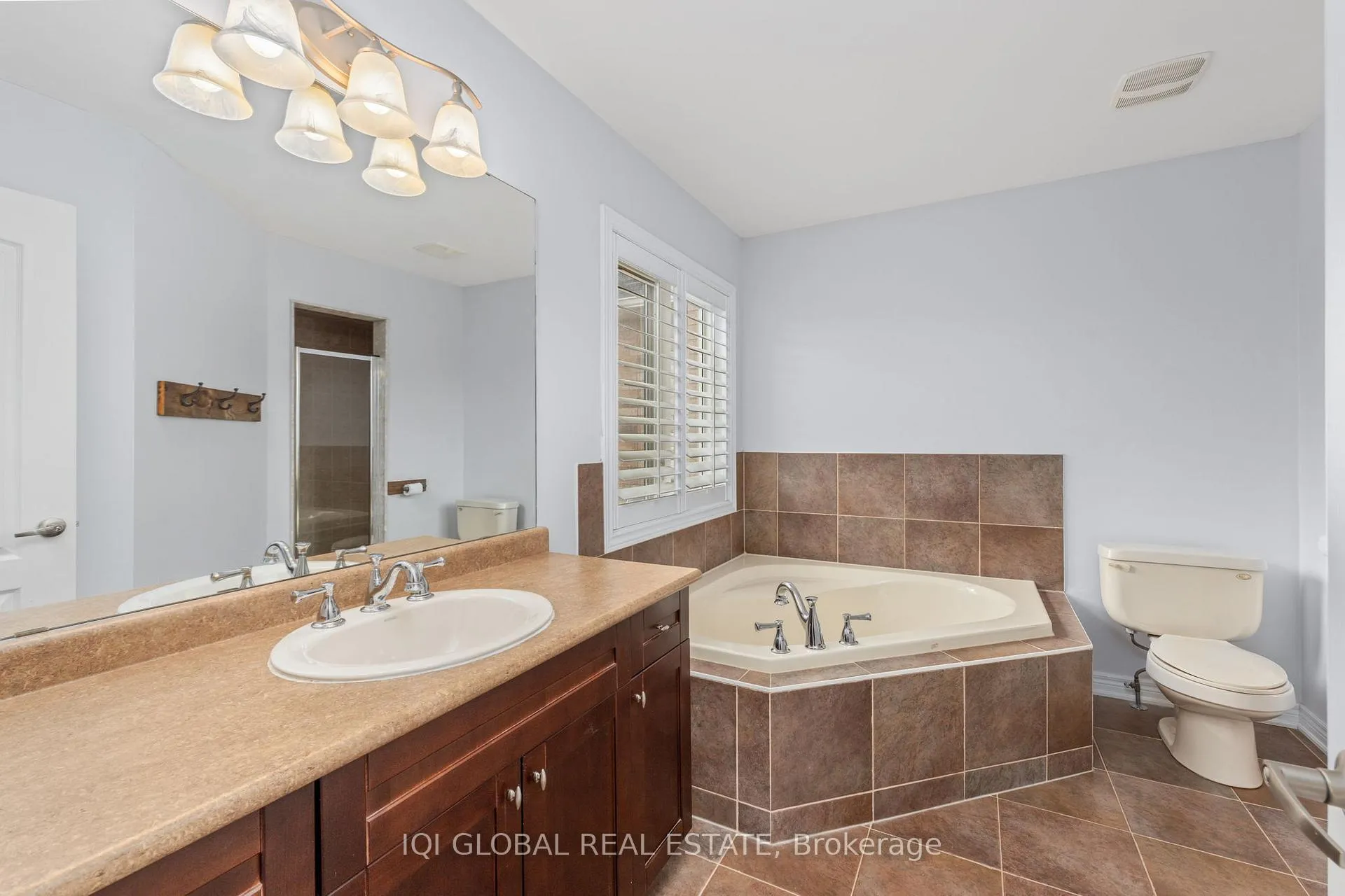 Photo 8 of 2230 Kwinter Road, Oakville, Westmount — HOMEH