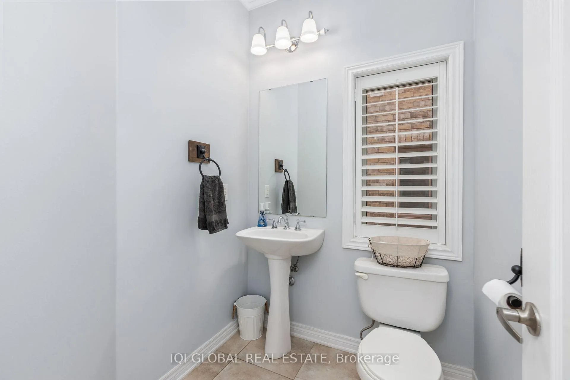 Photo 12 of 2230 Kwinter Road, Oakville, Westmount — HOMEH