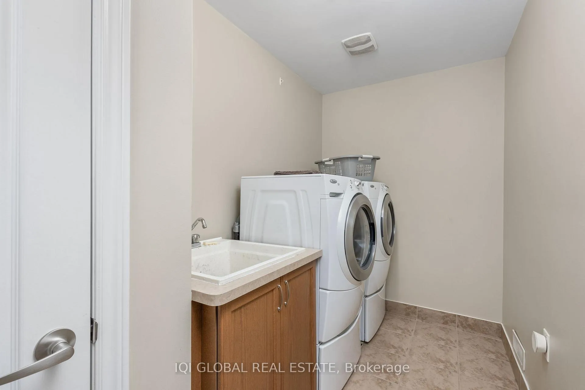 Photo 13 of 2230 Kwinter Road, Oakville, Westmount — HOMEH