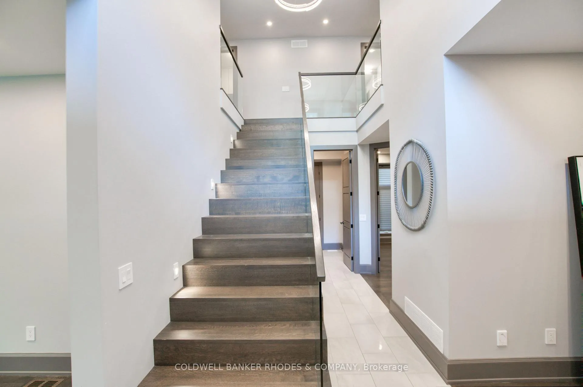 Photo 5 of 379 Crestview Road, Ottawa, Alta Vista/Faircrest Heights — HOMEH