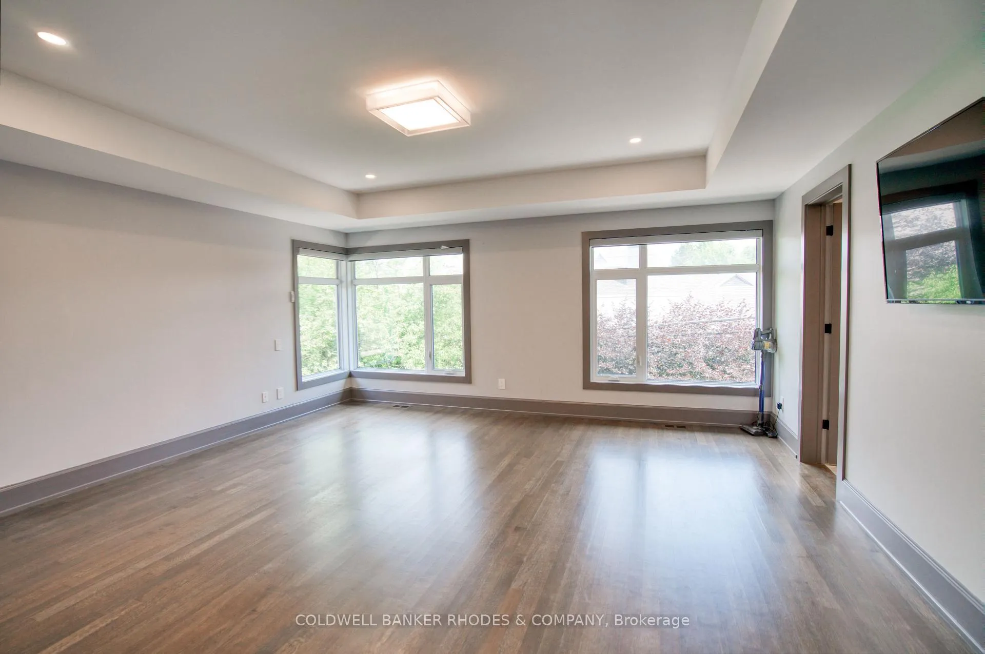 Photo 17 of 379 Crestview Road, Ottawa, Alta Vista/Faircrest Heights — HOMEH