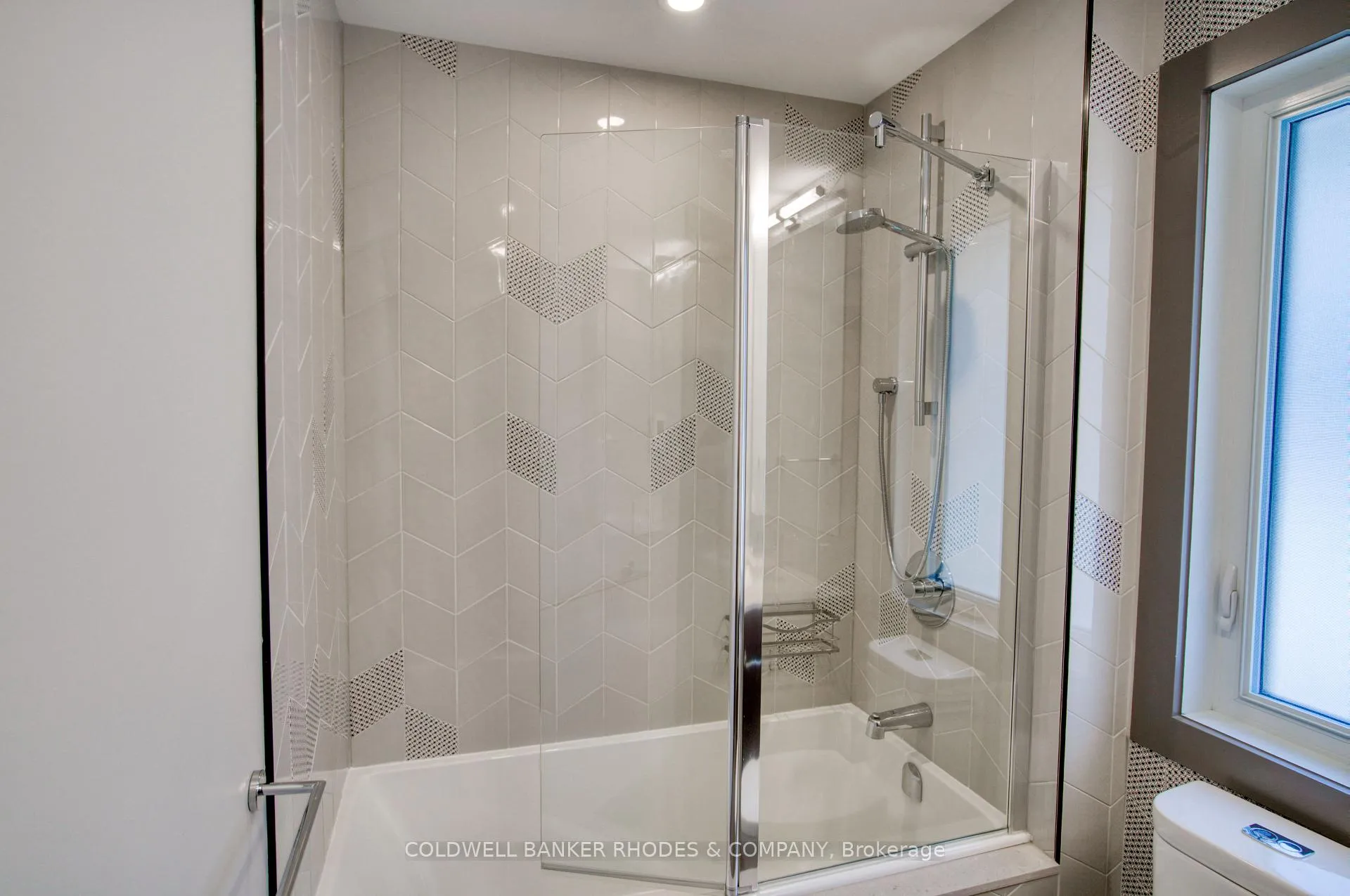 Photo 29 of 379 Crestview Road, Ottawa, Alta Vista/Faircrest Heights — HOMEH