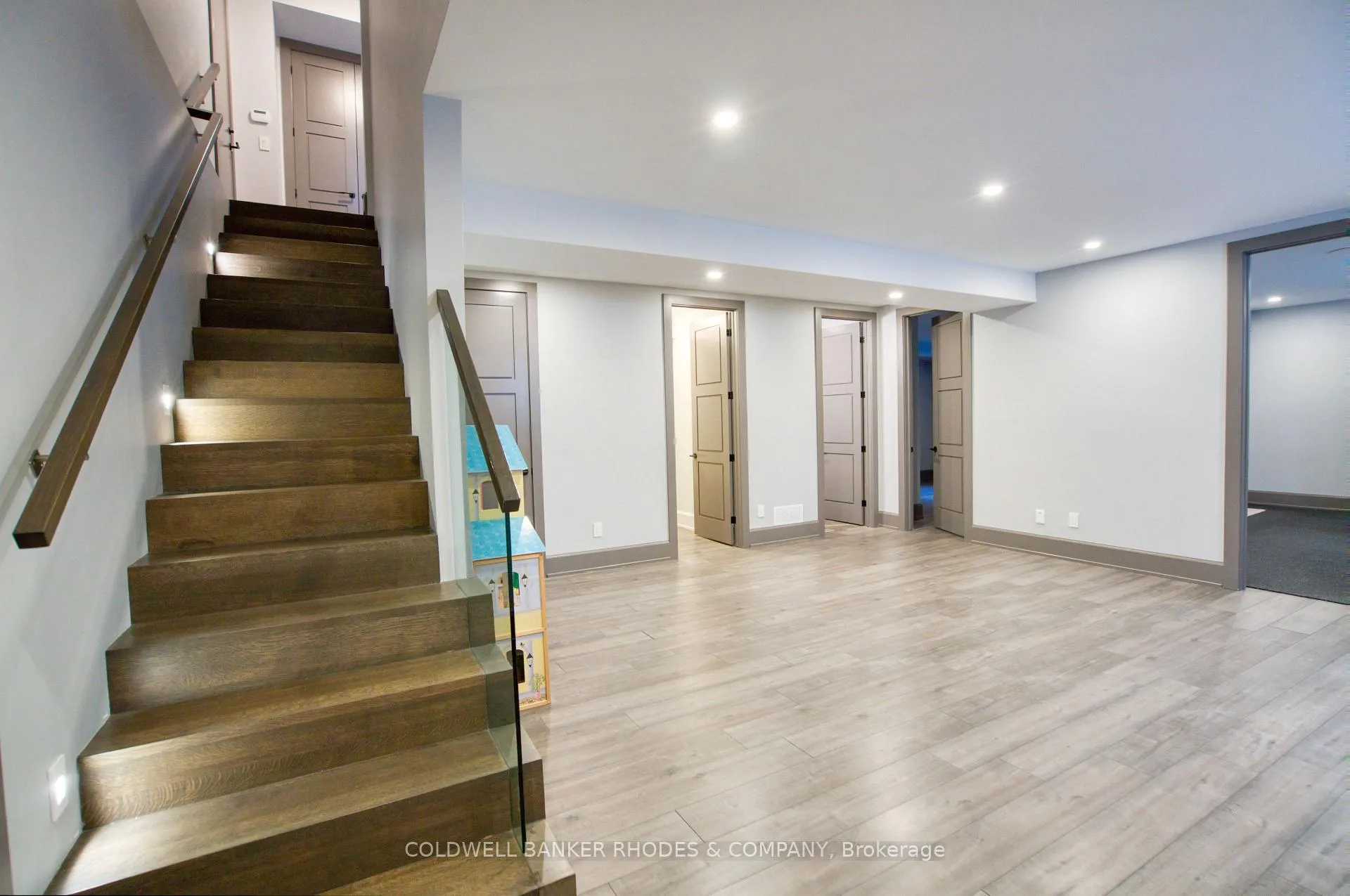 Photo 32 of 379 Crestview Road, Ottawa, Alta Vista/Faircrest Heights — HOMEH