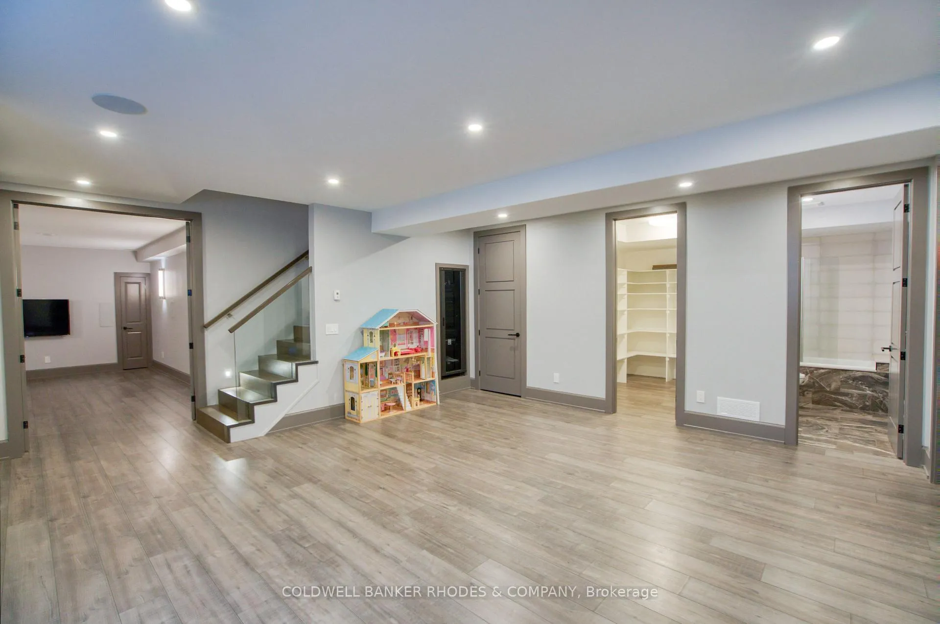 Photo 33 of 379 Crestview Road, Ottawa, Alta Vista/Faircrest Heights — HOMEH