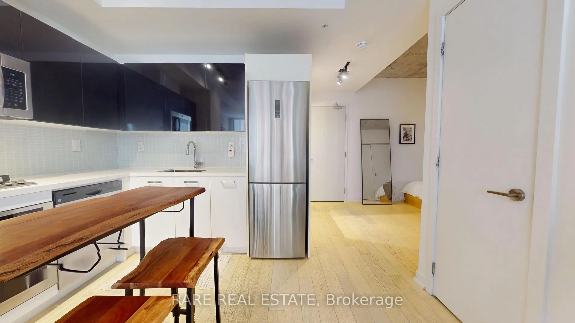 Photo 5 of Unit 421, 39 Brant Street, Toronto, Waterfront Communities — HOMEH