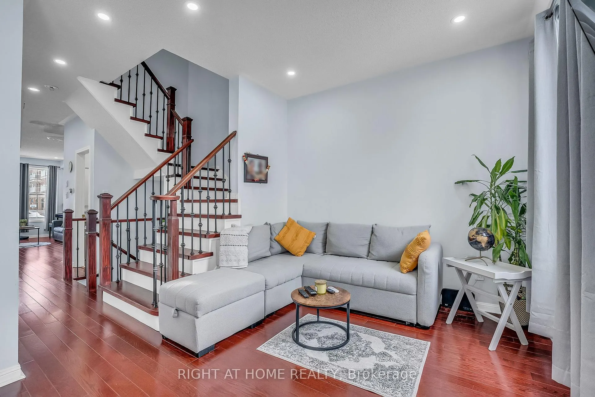 Photo 9 of 89 Cornell Park Avenue, Markham, Cornell — HOMEH