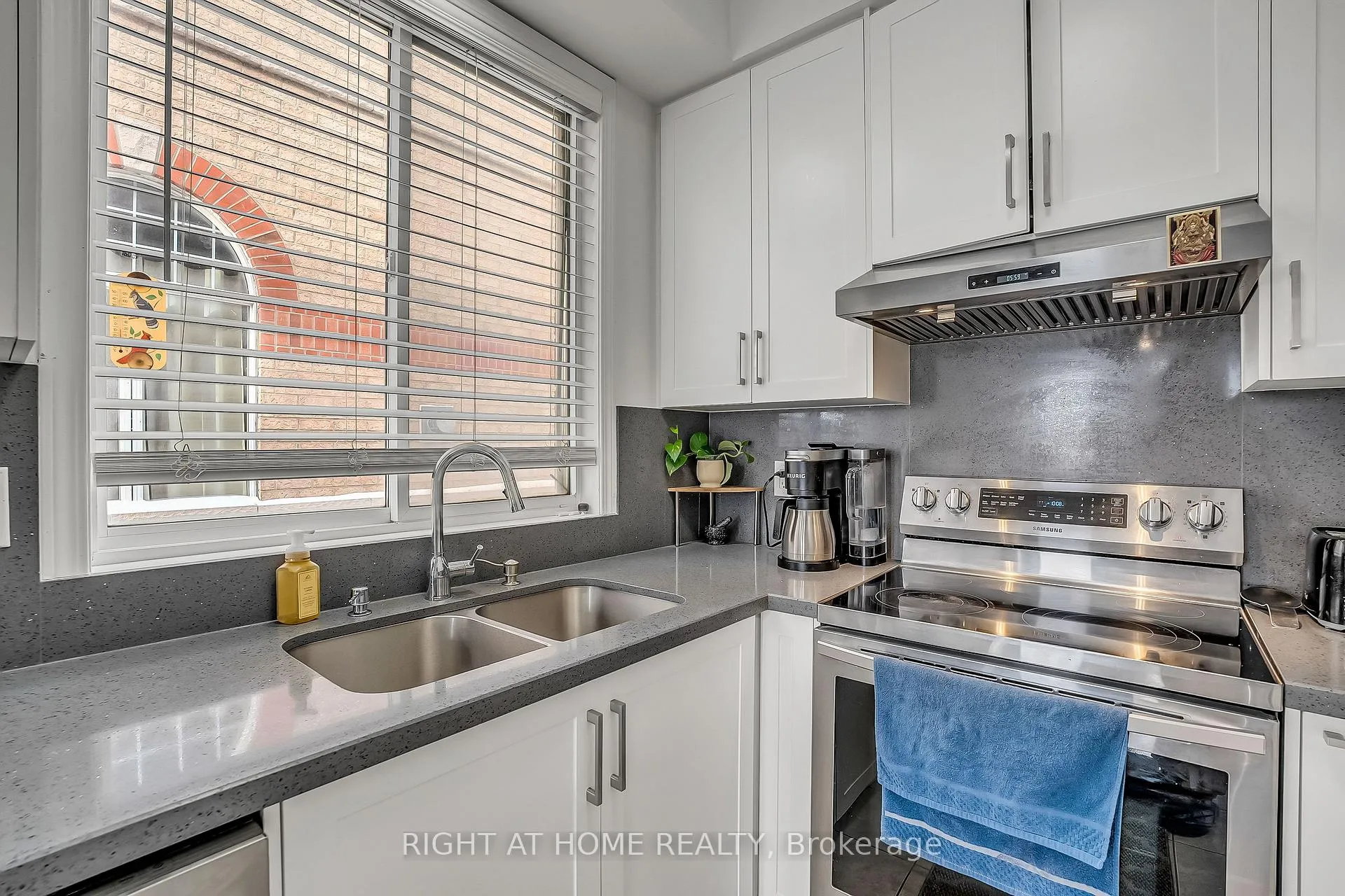 Photo 13 of 89 Cornell Park Avenue, Markham, Cornell — HOMEH