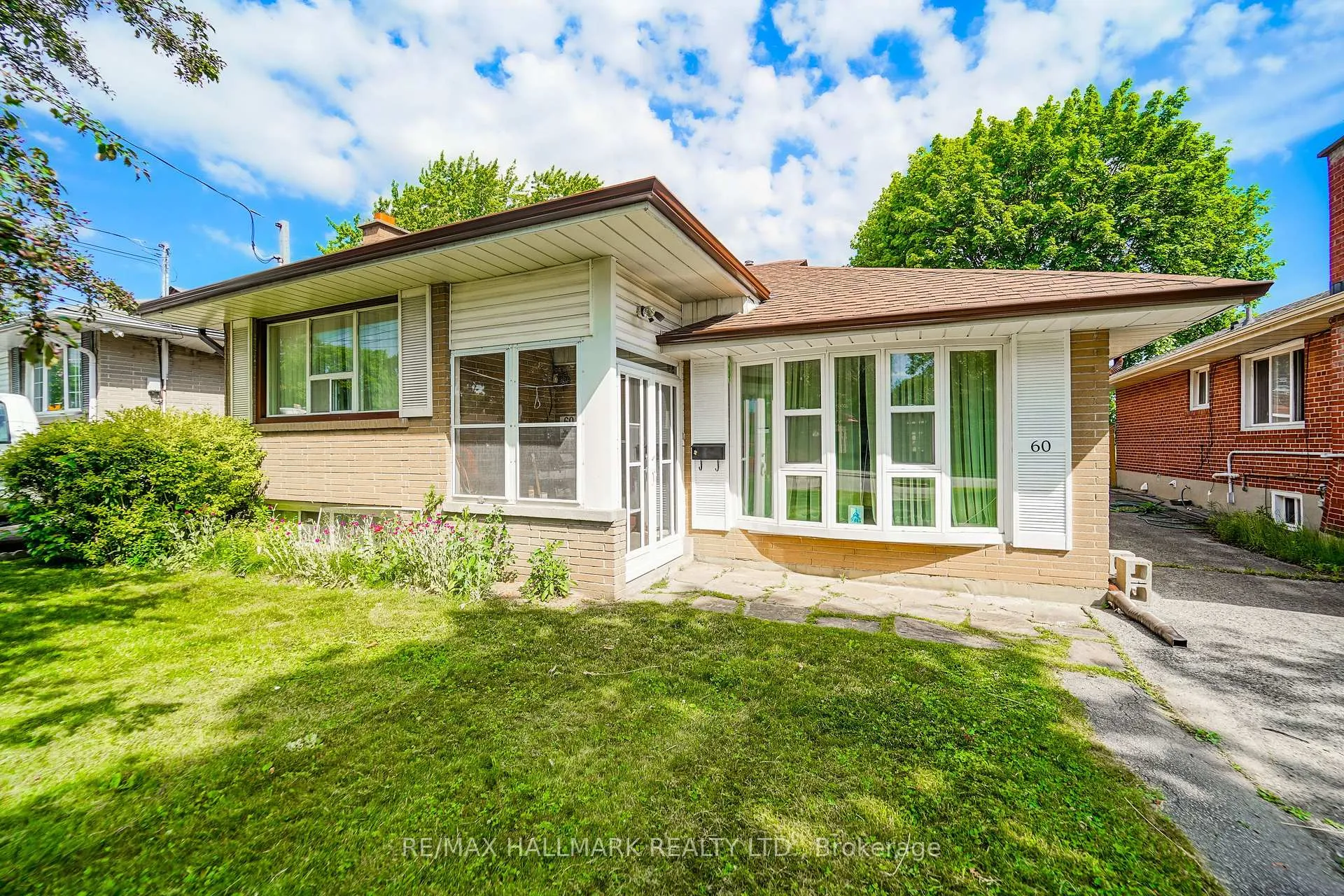 Photo 5 of 60 Vradenberg Drive, Scarborough, Tam O'Shanter-Sullivan — HOMEH