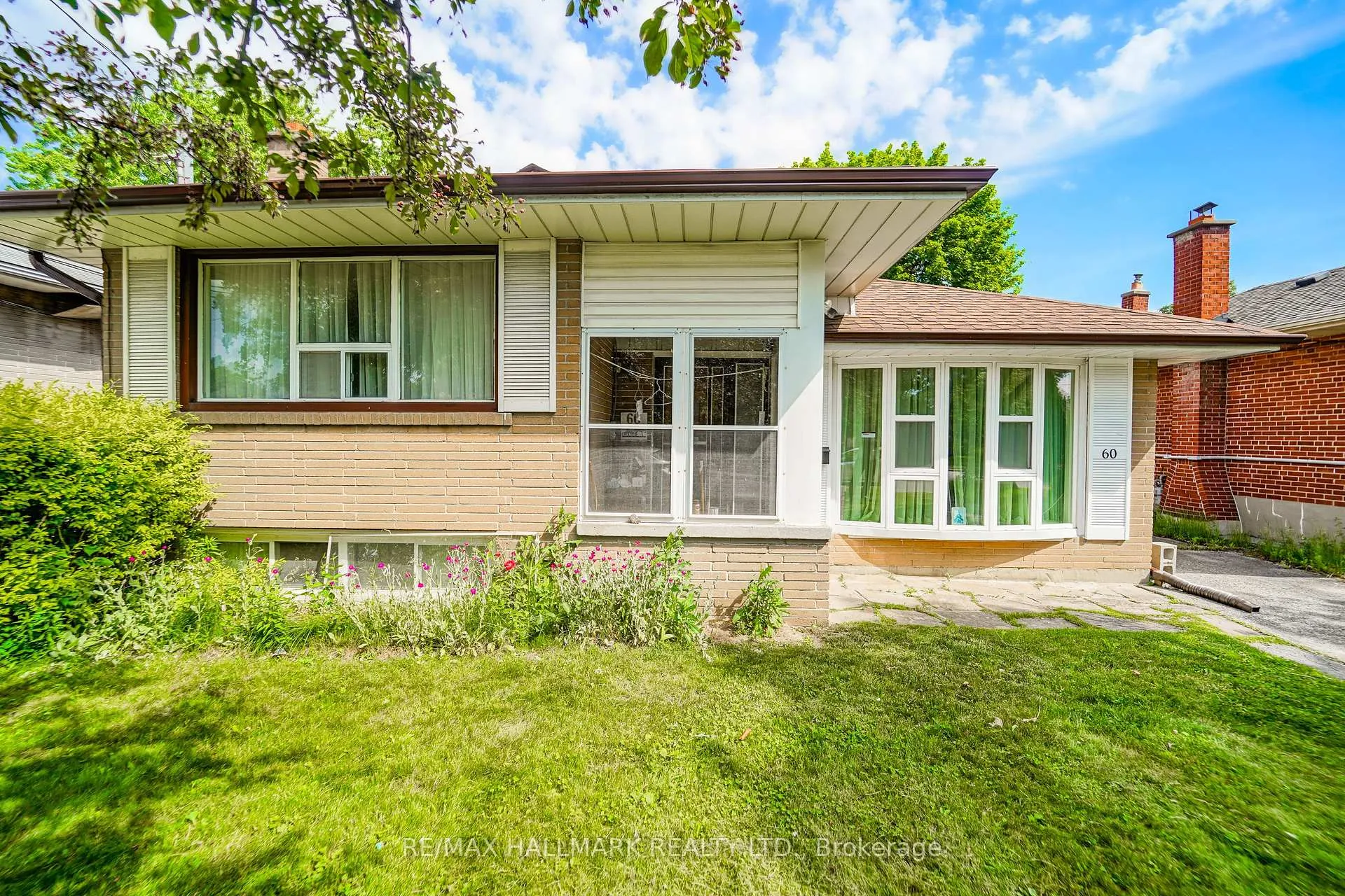 Photo 6 of 60 Vradenberg Drive, Scarborough, Tam O'Shanter-Sullivan — HOMEH