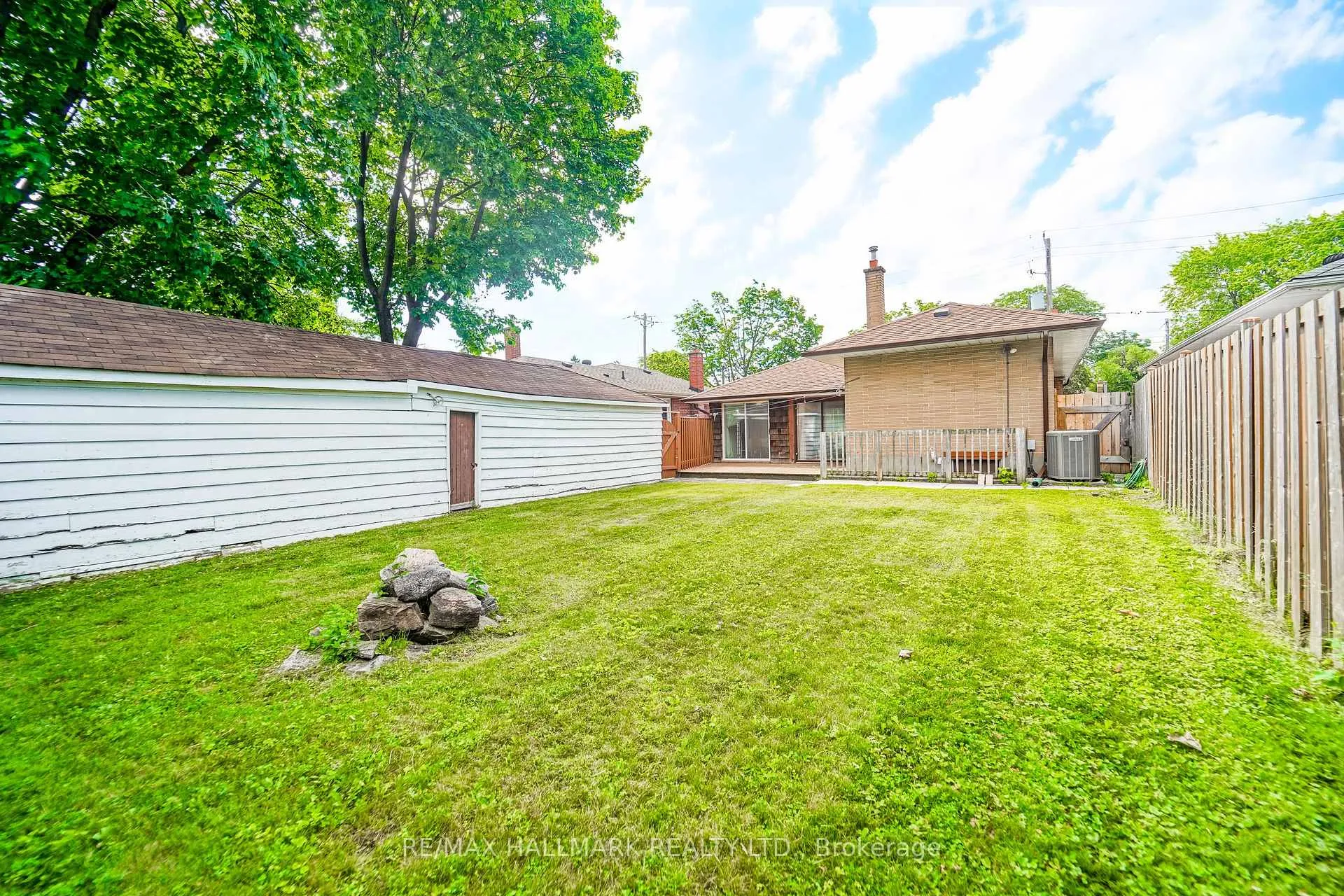 Photo 8 of 60 Vradenberg Drive, Scarborough, Tam O'Shanter-Sullivan — HOMEH