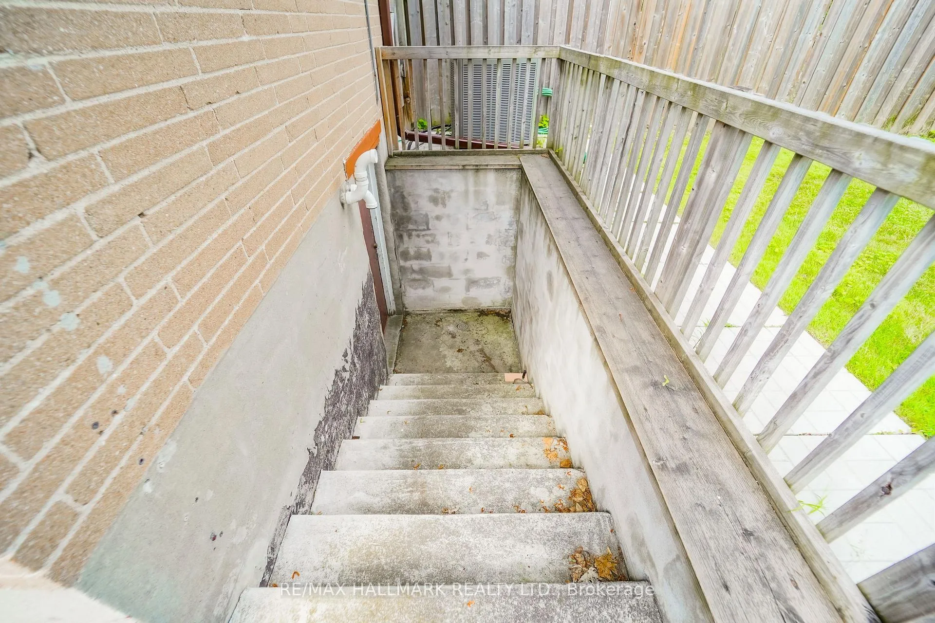 Photo 11 of 60 Vradenberg Drive, Scarborough, Tam O'Shanter-Sullivan — HOMEH