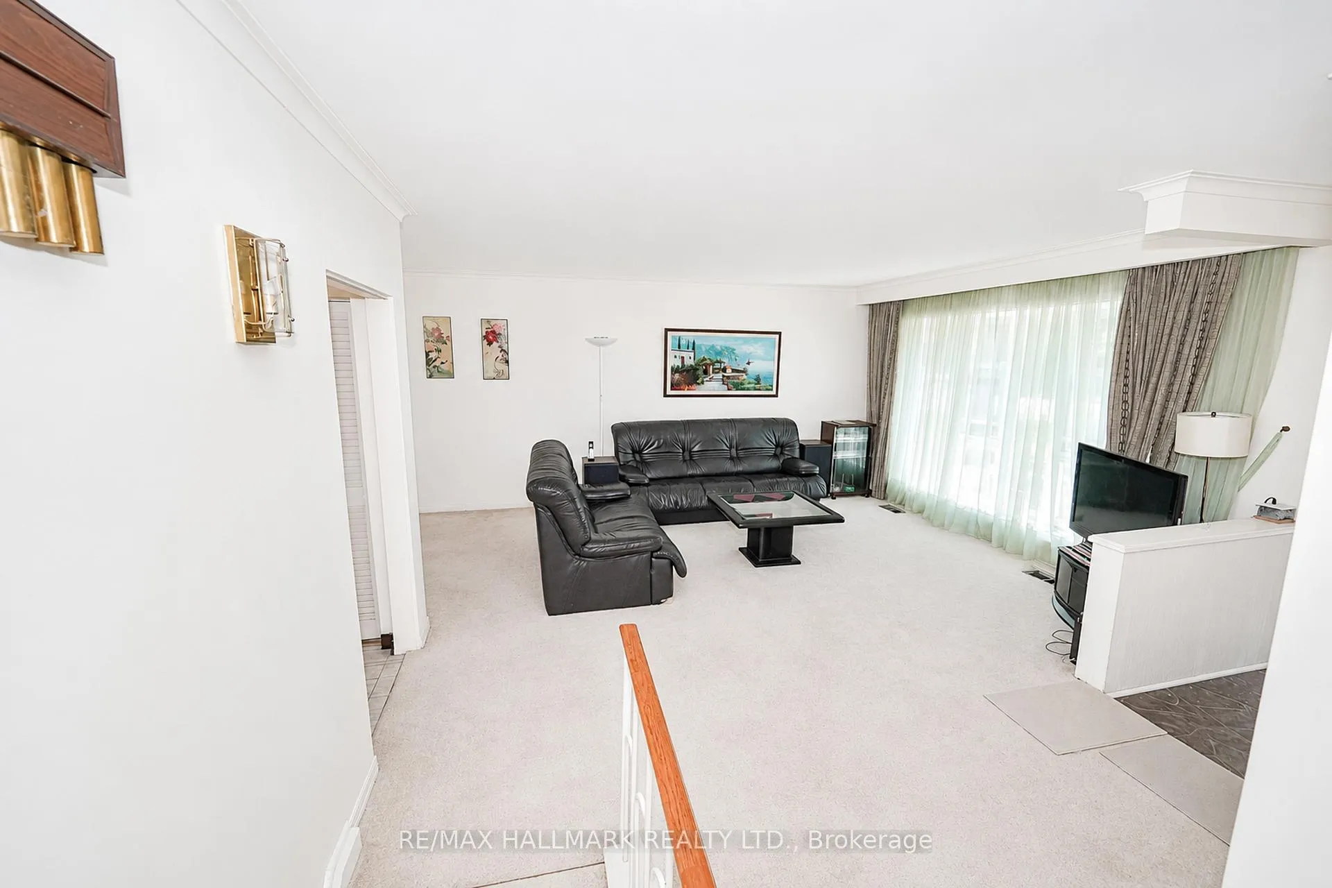 Photo 17 of 60 Vradenberg Drive, Scarborough, Tam O'Shanter-Sullivan — HOMEH