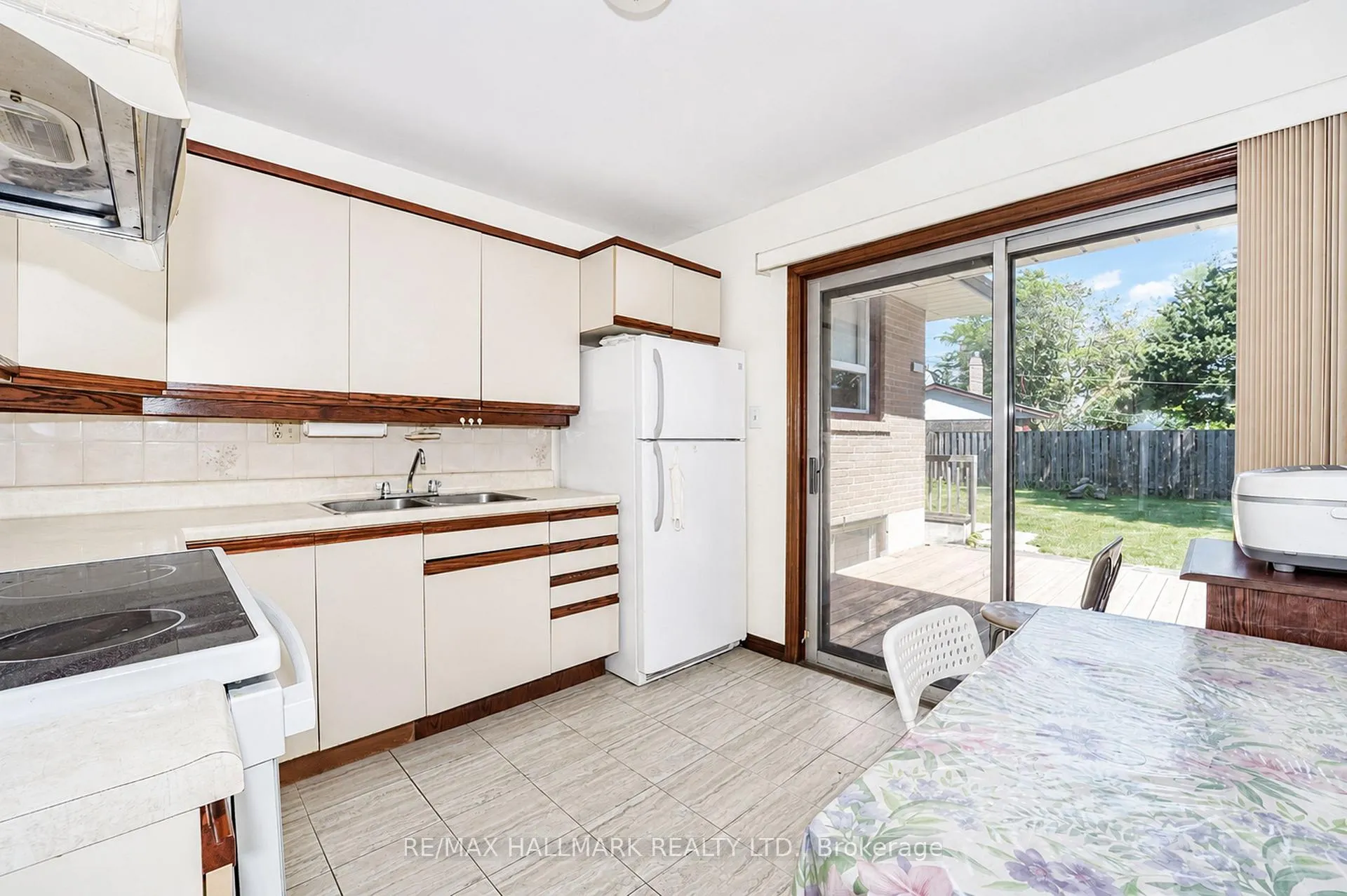 Photo 20 of 60 Vradenberg Drive, Scarborough, Tam O'Shanter-Sullivan — HOMEH
