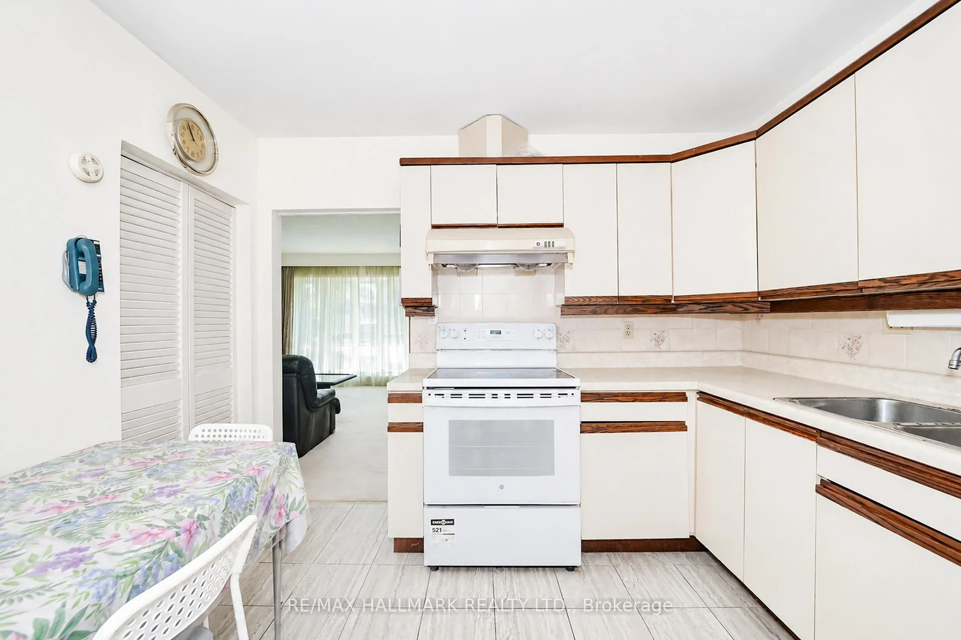 Photo 21 of 60 Vradenberg Drive, Scarborough, Tam O'Shanter-Sullivan — HOMEH