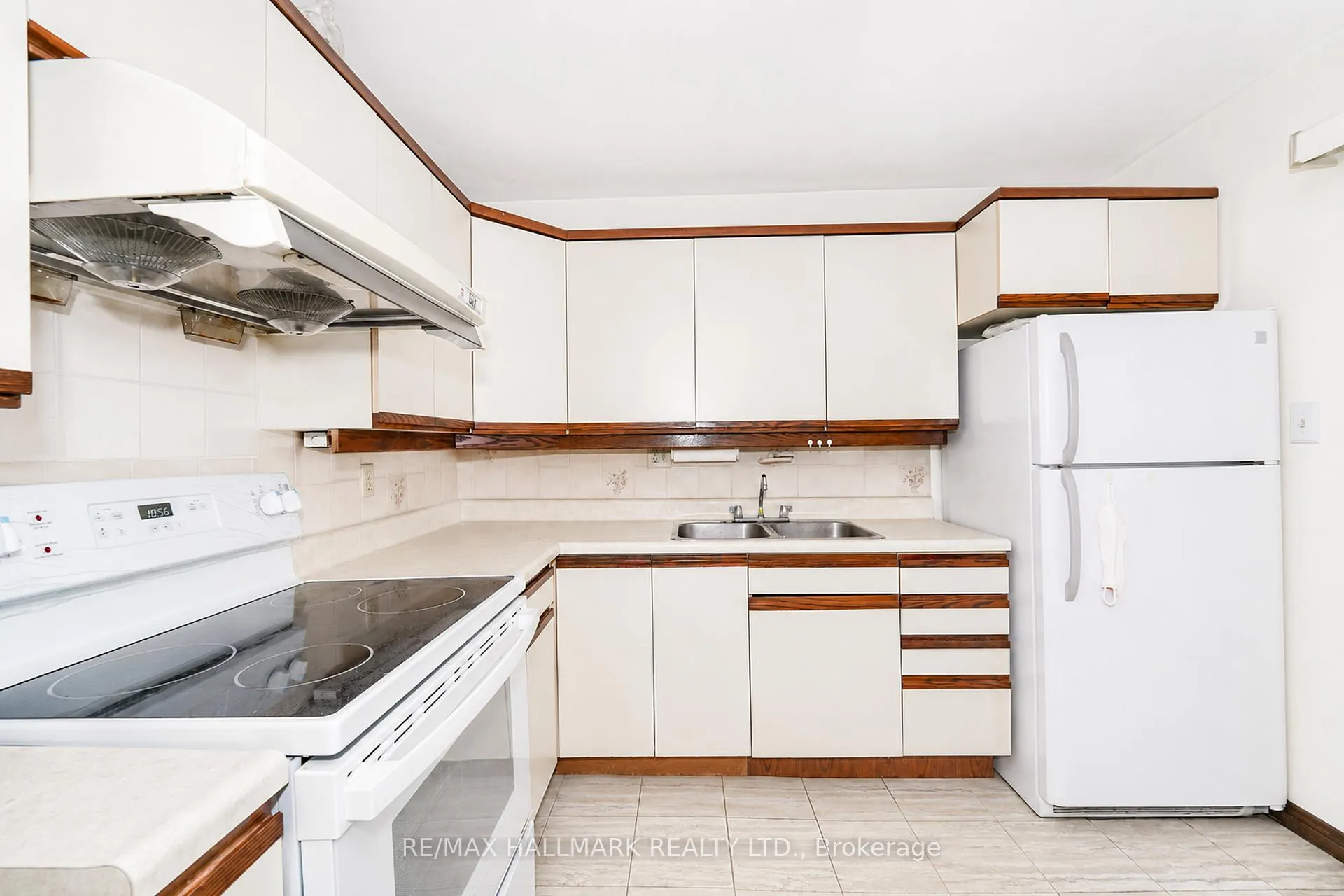 Photo 22 of 60 Vradenberg Drive, Scarborough, Tam O'Shanter-Sullivan — HOMEH