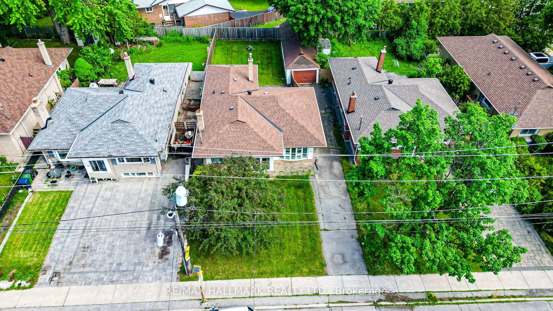Photo 39 of 60 Vradenberg Drive, Scarborough, Tam O'Shanter-Sullivan — HOMEH