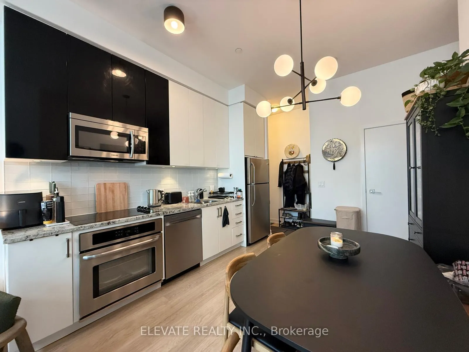 Photo 1 of Unit 3311, 98 Lillian Street, Toronto, Mount Pleasant West — HOMEH