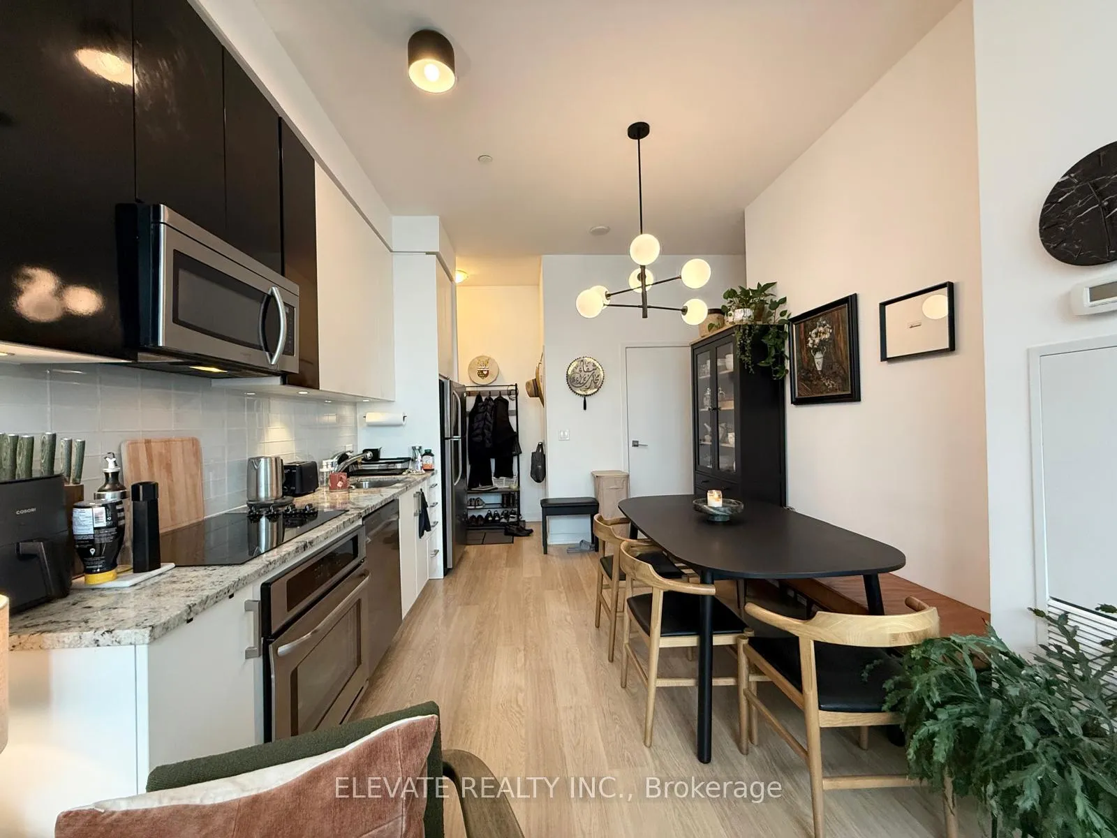 Photo 2 of Unit 3311, 98 Lillian Street, Toronto, Mount Pleasant West — HOMEH