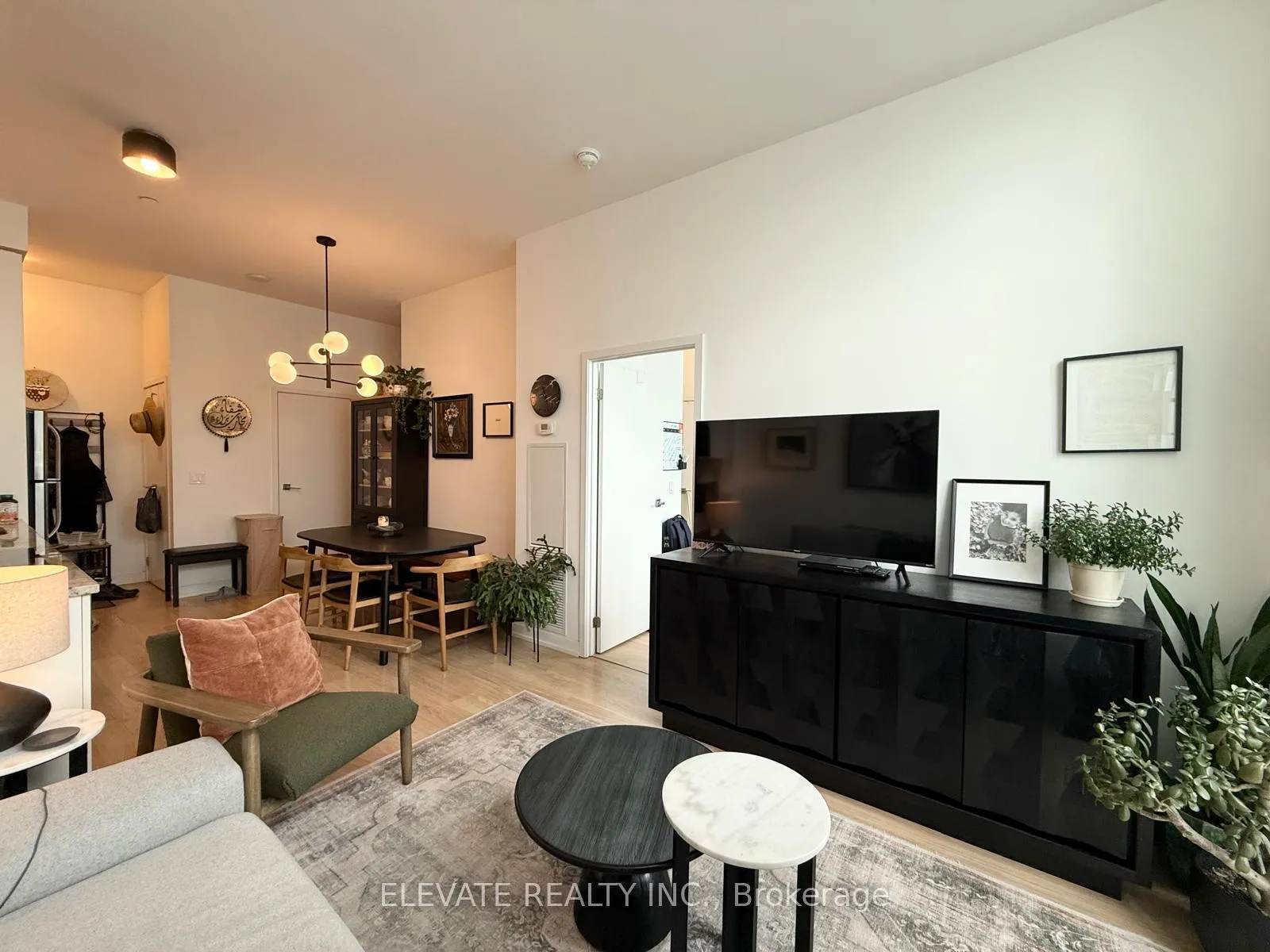 Photo 6 of Unit 3311, 98 Lillian Street, Toronto, Mount Pleasant West — HOMEH