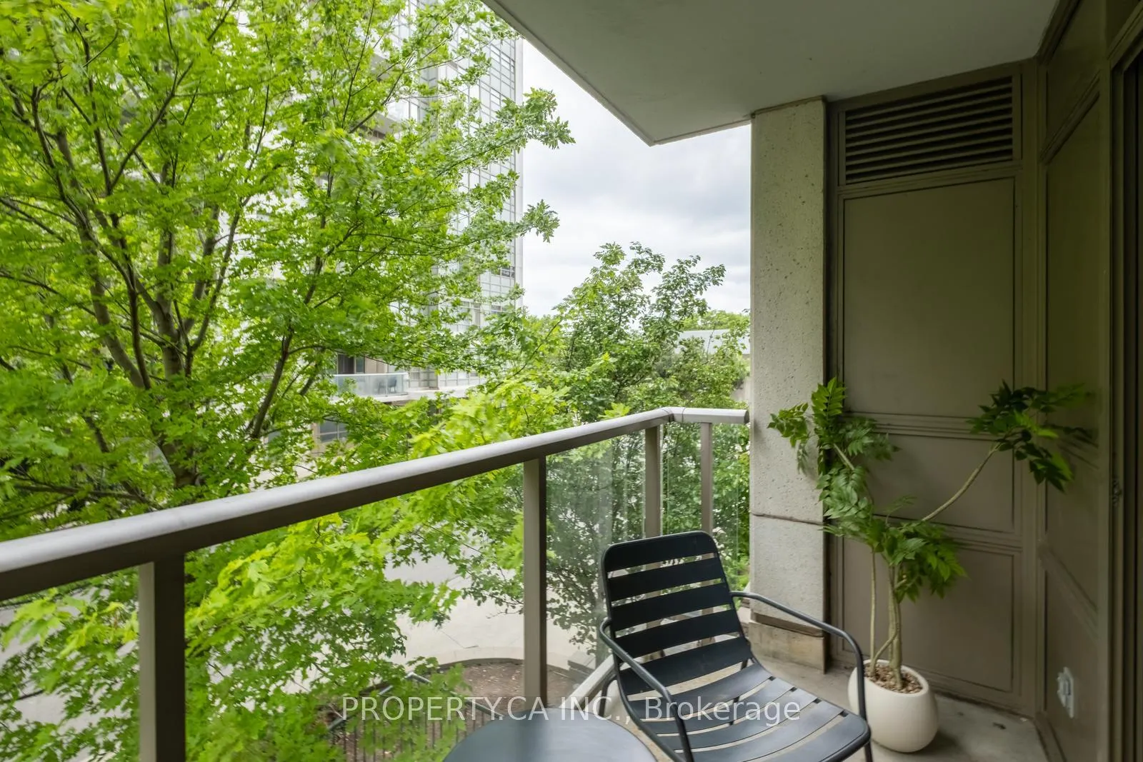 Photo 18 of Unit 214, 816 Lansdowne Avenue, Toronto, Dovercourt-Wallace Emerson-Junction — HOMEH