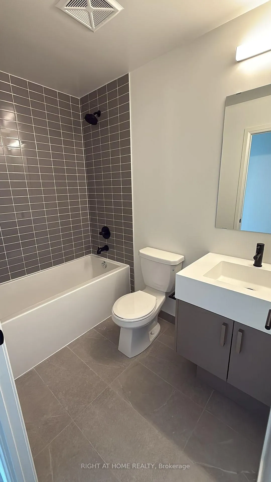 Photo 6 of Unit 1706, 280 Dundas Street W, Toronto, Kensington-Chinatown — HOMEH
