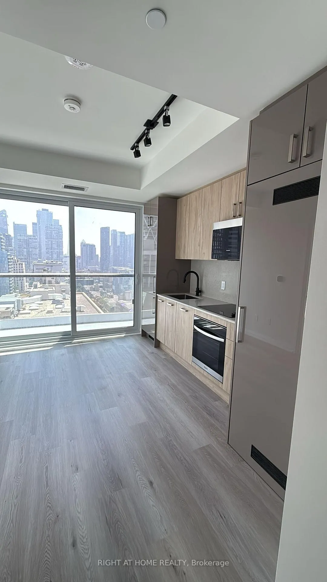Photo 8 of Unit 1706, 280 Dundas Street W, Toronto, Kensington-Chinatown — HOMEH