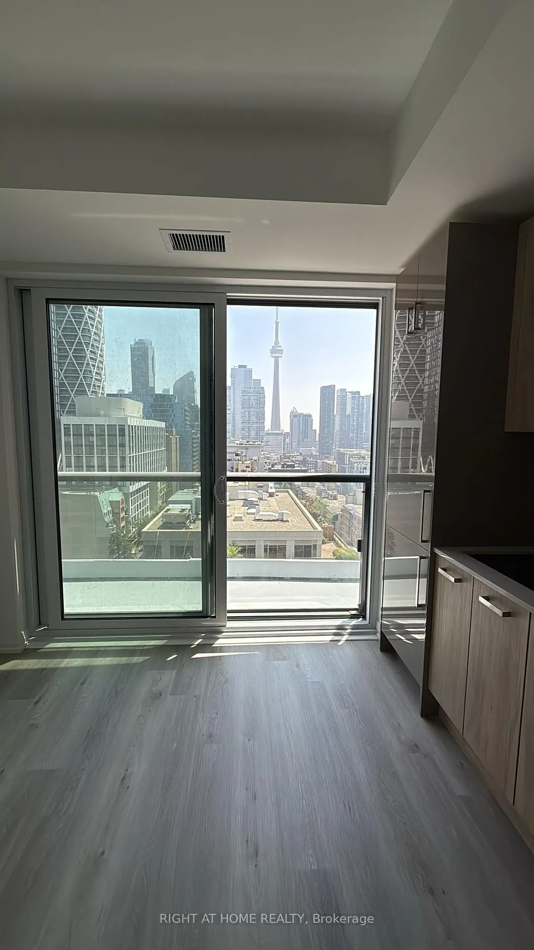 Photo 10 of Unit 1706, 280 Dundas Street W, Toronto, Kensington-Chinatown — HOMEH