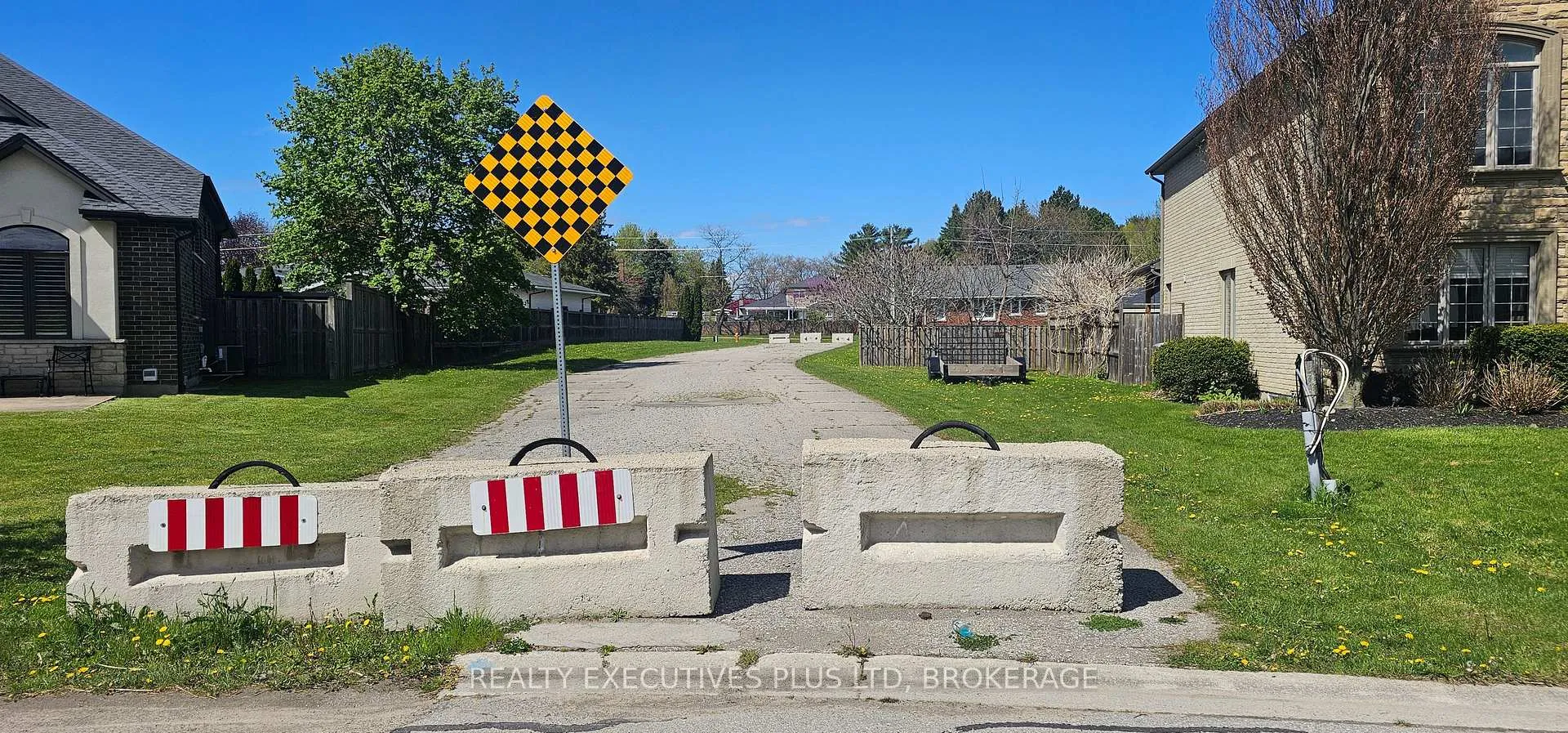 Photo 1 of 2441 Colangelo Drive, Niagara Falls, Stamford — HOMEH