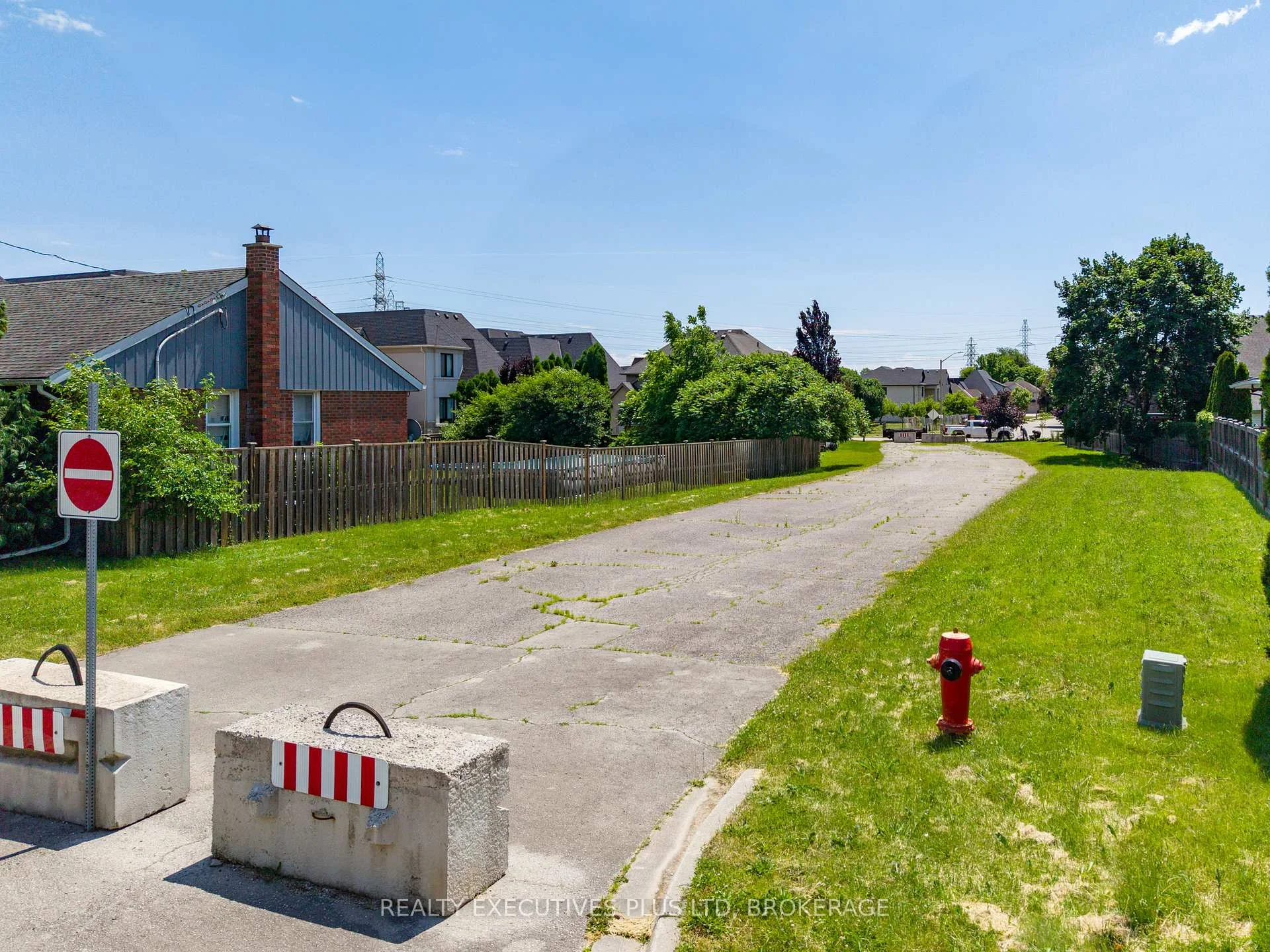 Photo 2 of 2441 Colangelo Drive, Niagara Falls, Stamford — HOMEH