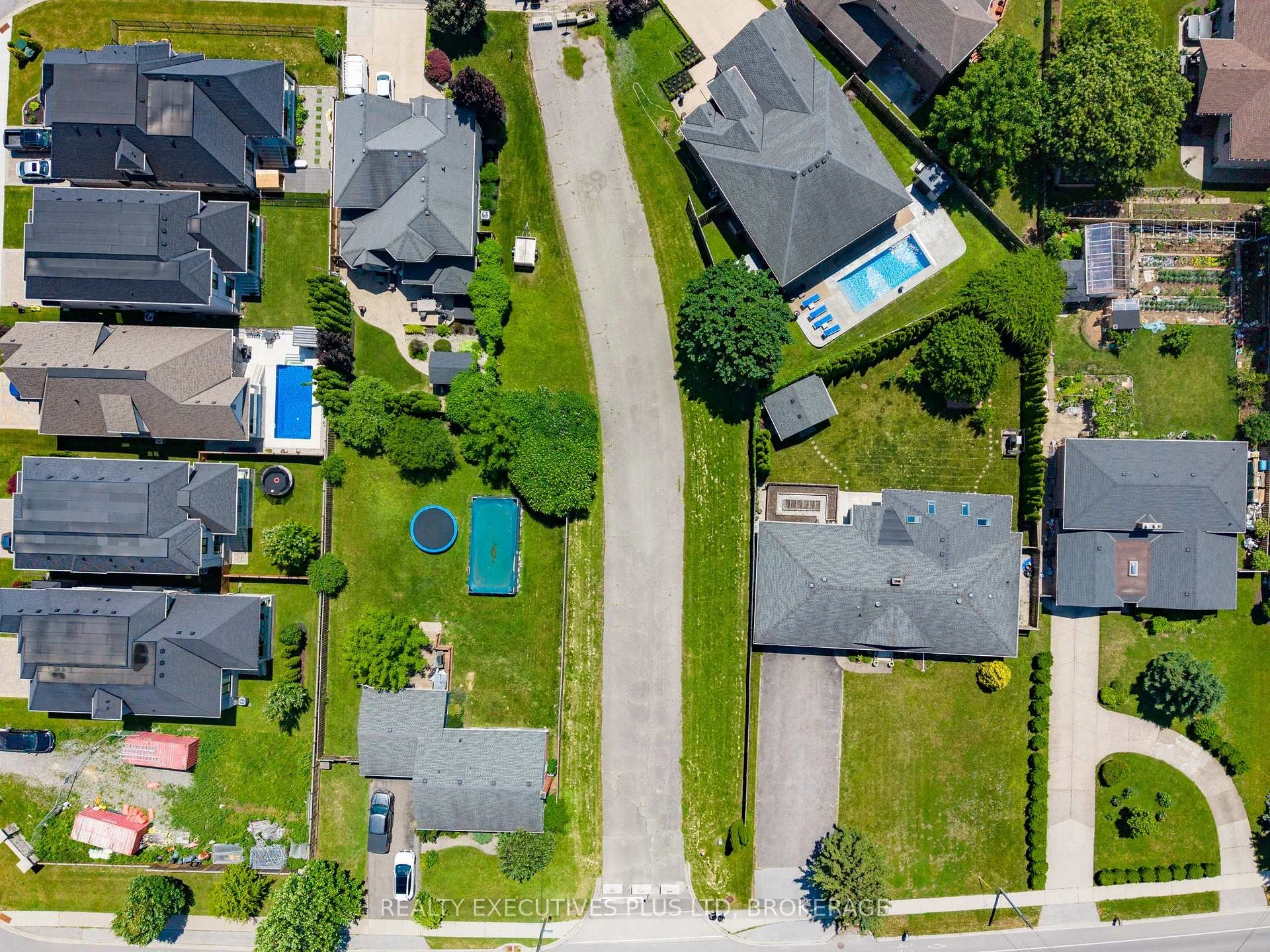 Photo 5 of 2441 Colangelo Drive, Niagara Falls, Stamford — HOMEH