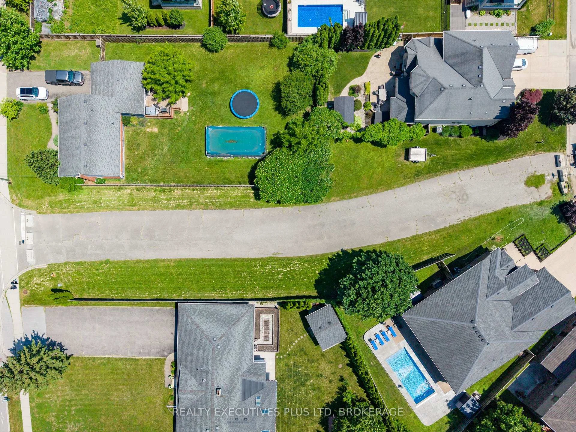 Photo 6 of 2441 Colangelo Drive, Niagara Falls, Stamford — HOMEH
