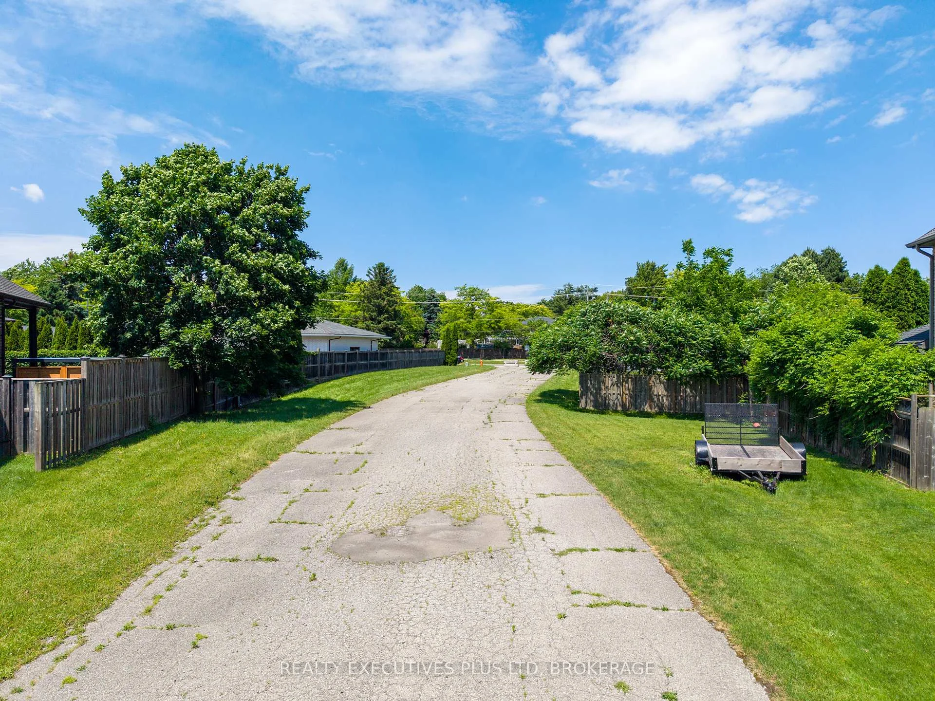 Photo 9 of 2441 Colangelo Drive, Niagara Falls, Stamford — HOMEH