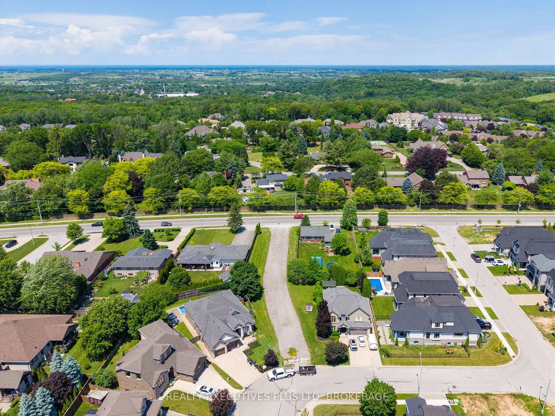 Photo 10 of 2441 Colangelo Drive, Niagara Falls, Stamford — HOMEH