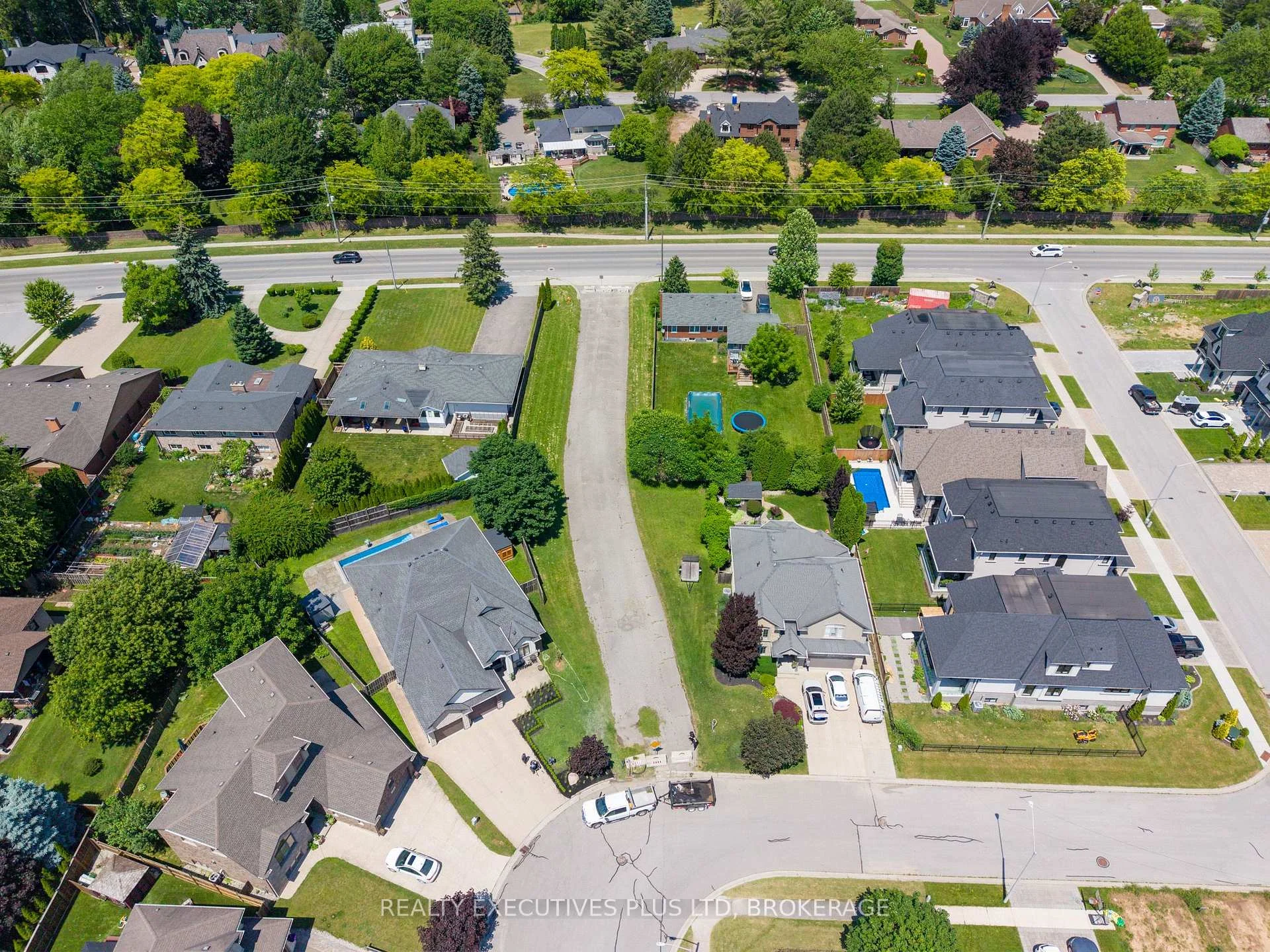 Photo 11 of 2441 Colangelo Drive, Niagara Falls, Stamford — HOMEH