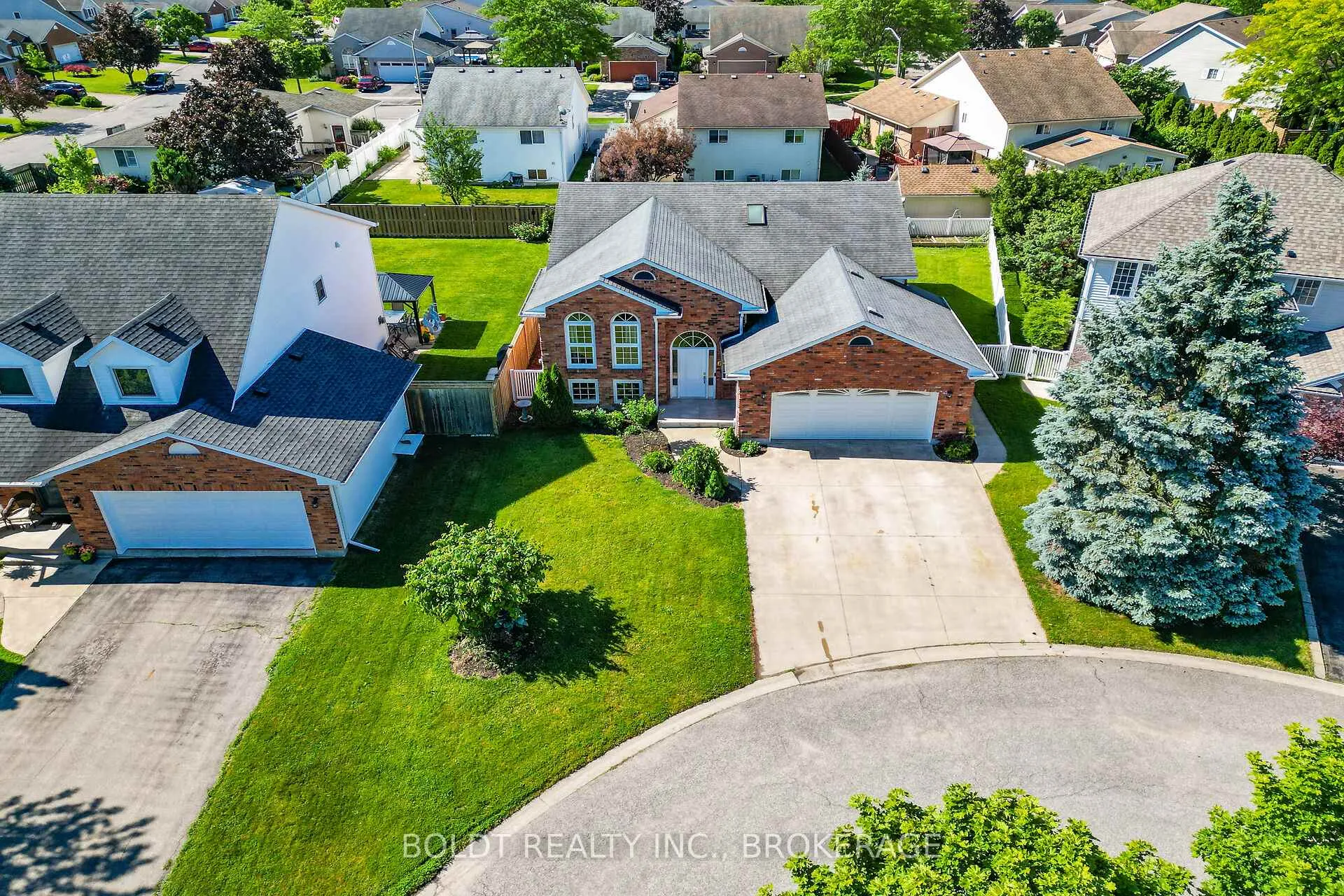 Photo 1 of 6 Cedar Court, St. Catharines, Rykert/Vansickle — HOMEH
