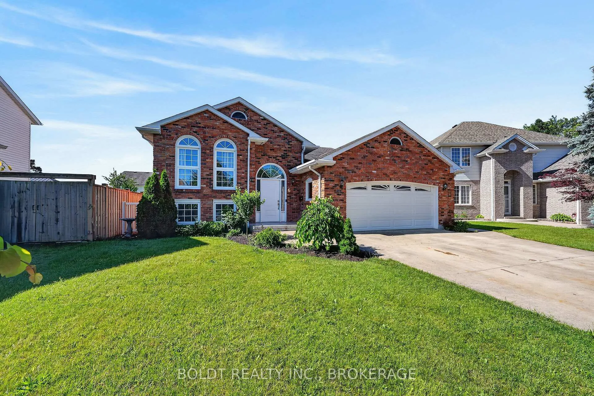 Photo 2 of 6 Cedar Court, St. Catharines, Rykert/Vansickle — HOMEH