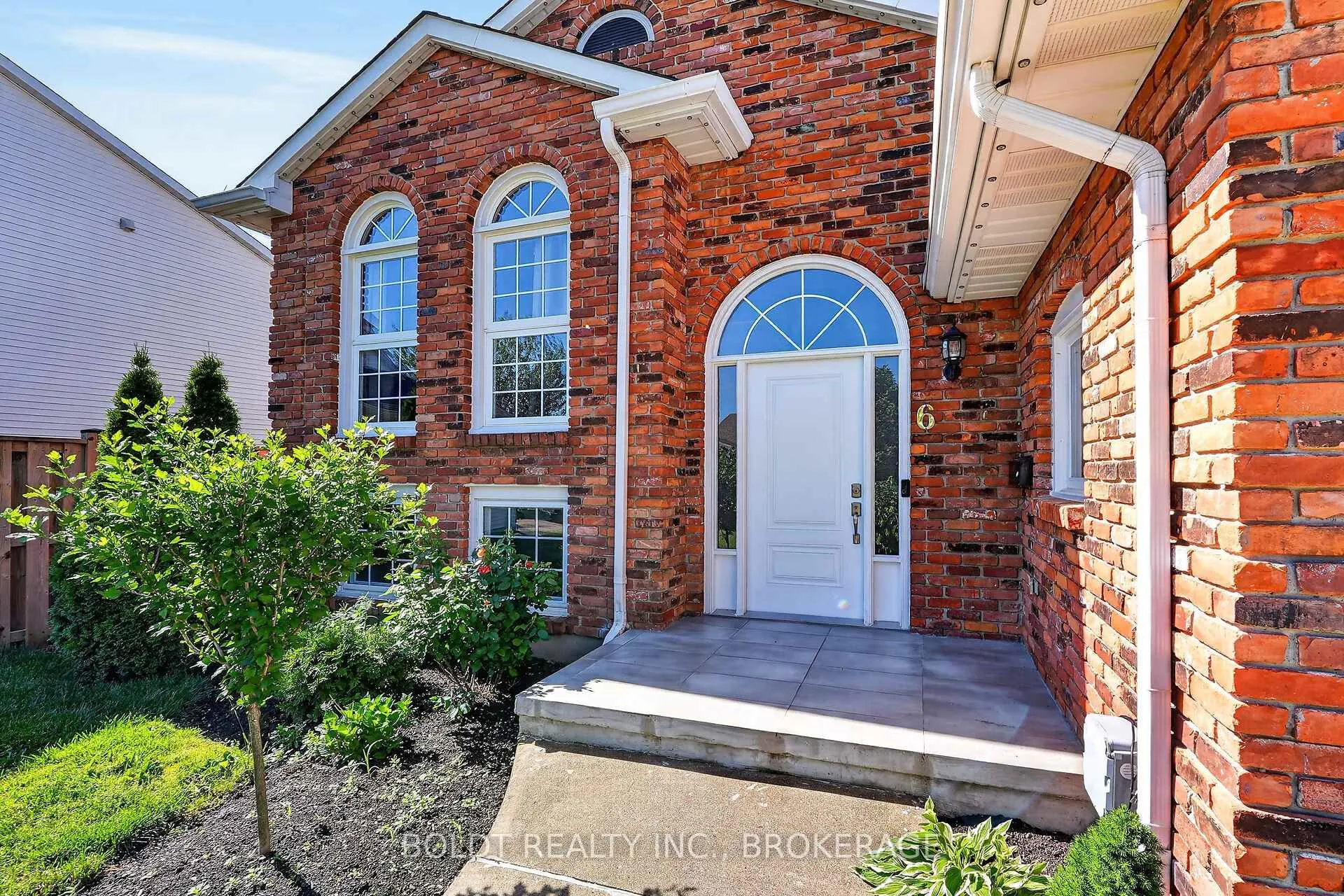 Photo 3 of 6 Cedar Court, St. Catharines, Rykert/Vansickle — HOMEH