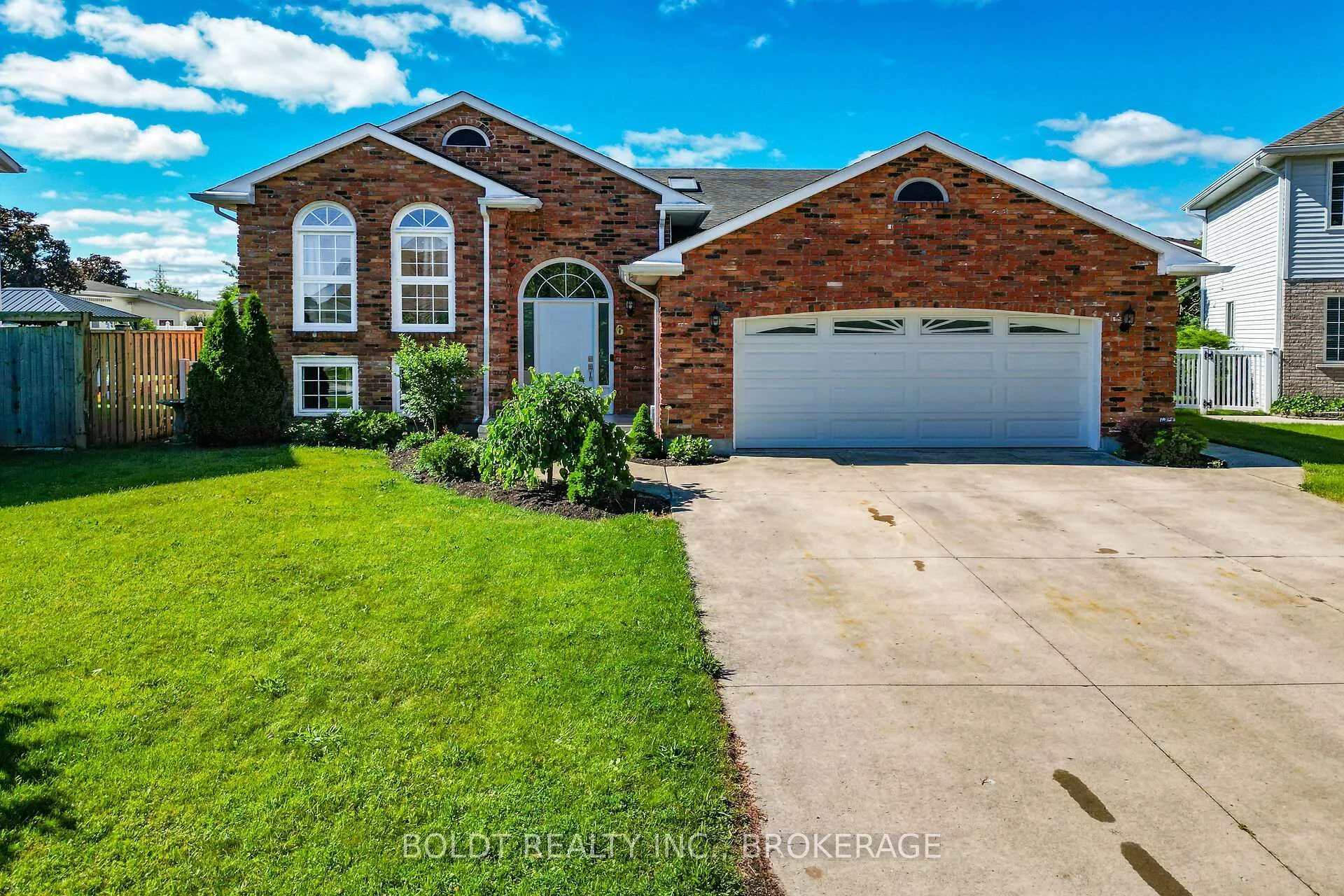 Photo 4 of 6 Cedar Court, St. Catharines, Rykert/Vansickle — HOMEH