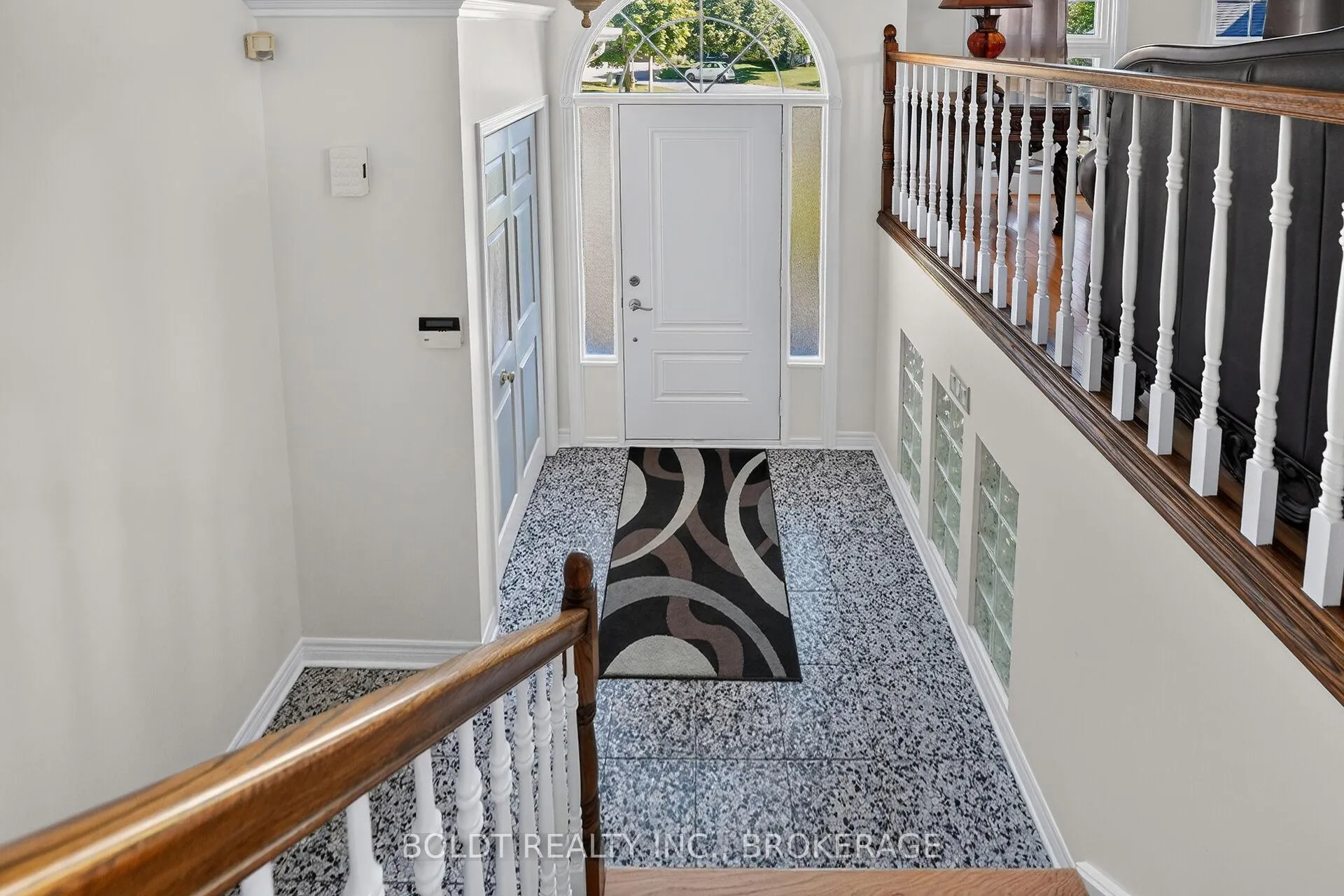 Photo 5 of 6 Cedar Court, St. Catharines, Rykert/Vansickle — HOMEH