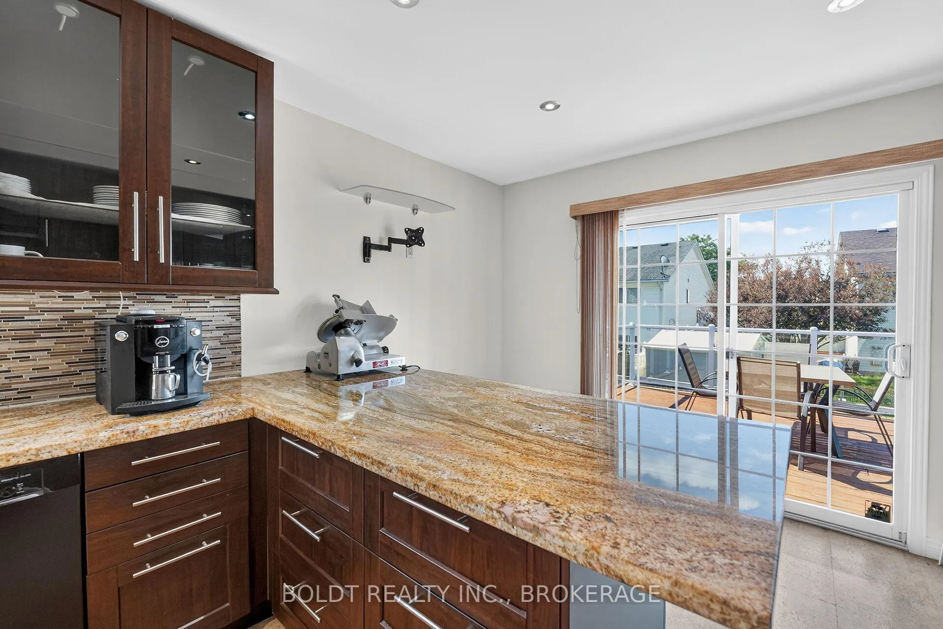 Photo 9 of 6 Cedar Court, St. Catharines, Rykert/Vansickle — HOMEH