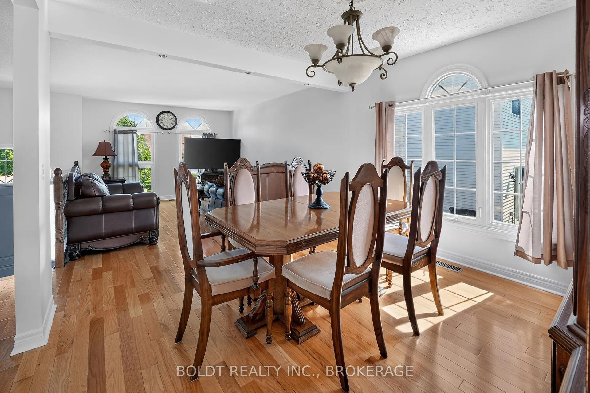 Photo 15 of 6 Cedar Court, St. Catharines, Rykert/Vansickle — HOMEH