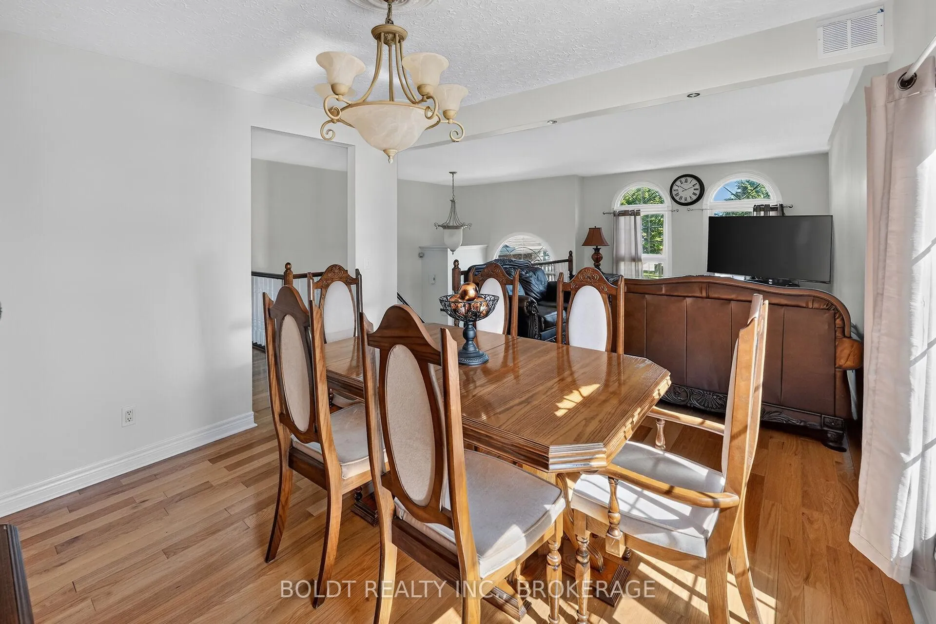 Photo 17 of 6 Cedar Court, St. Catharines, Rykert/Vansickle — HOMEH