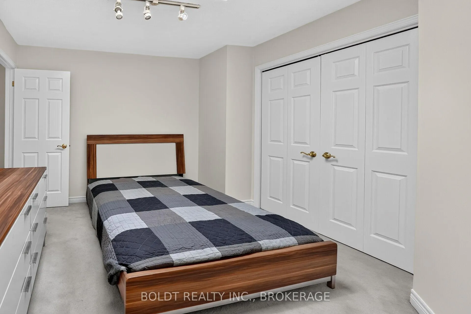 Photo 21 of 6 Cedar Court, St. Catharines, Rykert/Vansickle — HOMEH
